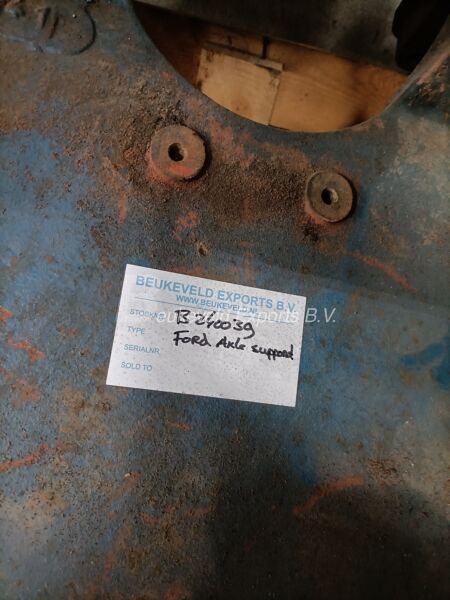 Ford Axle Support 7700/7710 2WD