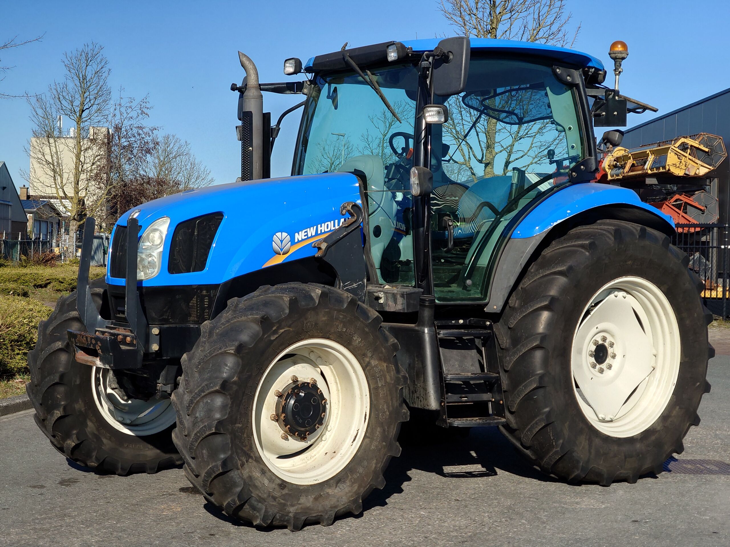 New Holland T6020 plus - Beukeveld Exports BV