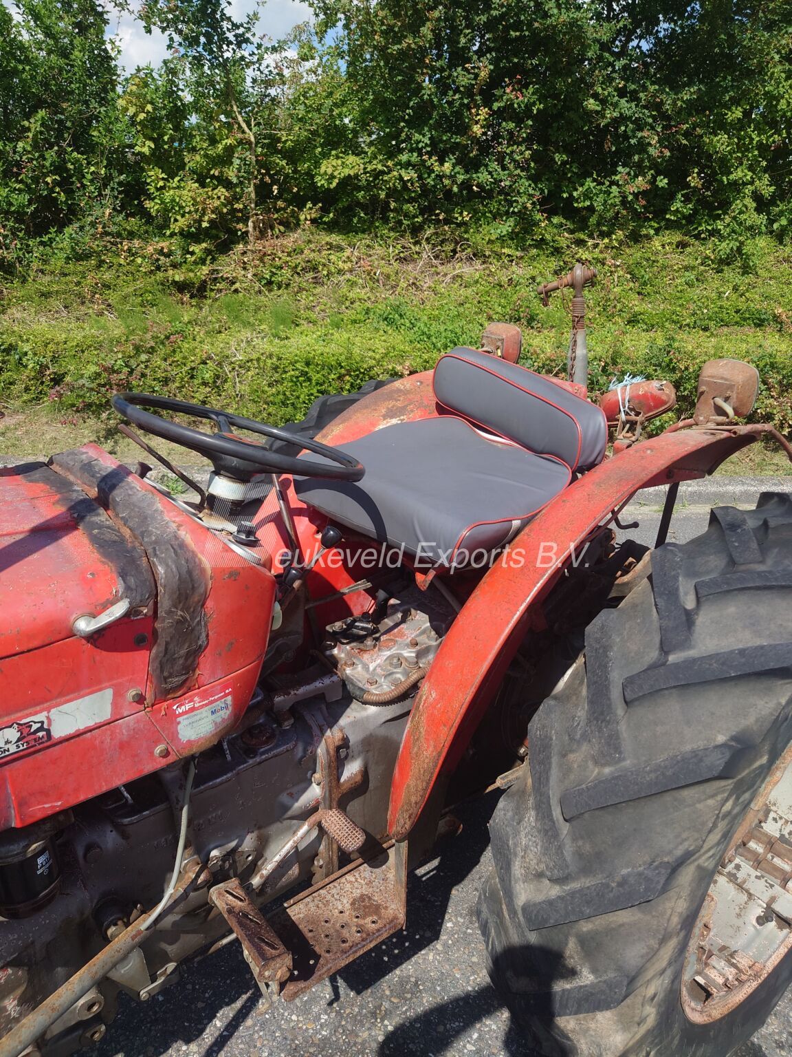Massey Ferguson 140 Super vineyard (1)