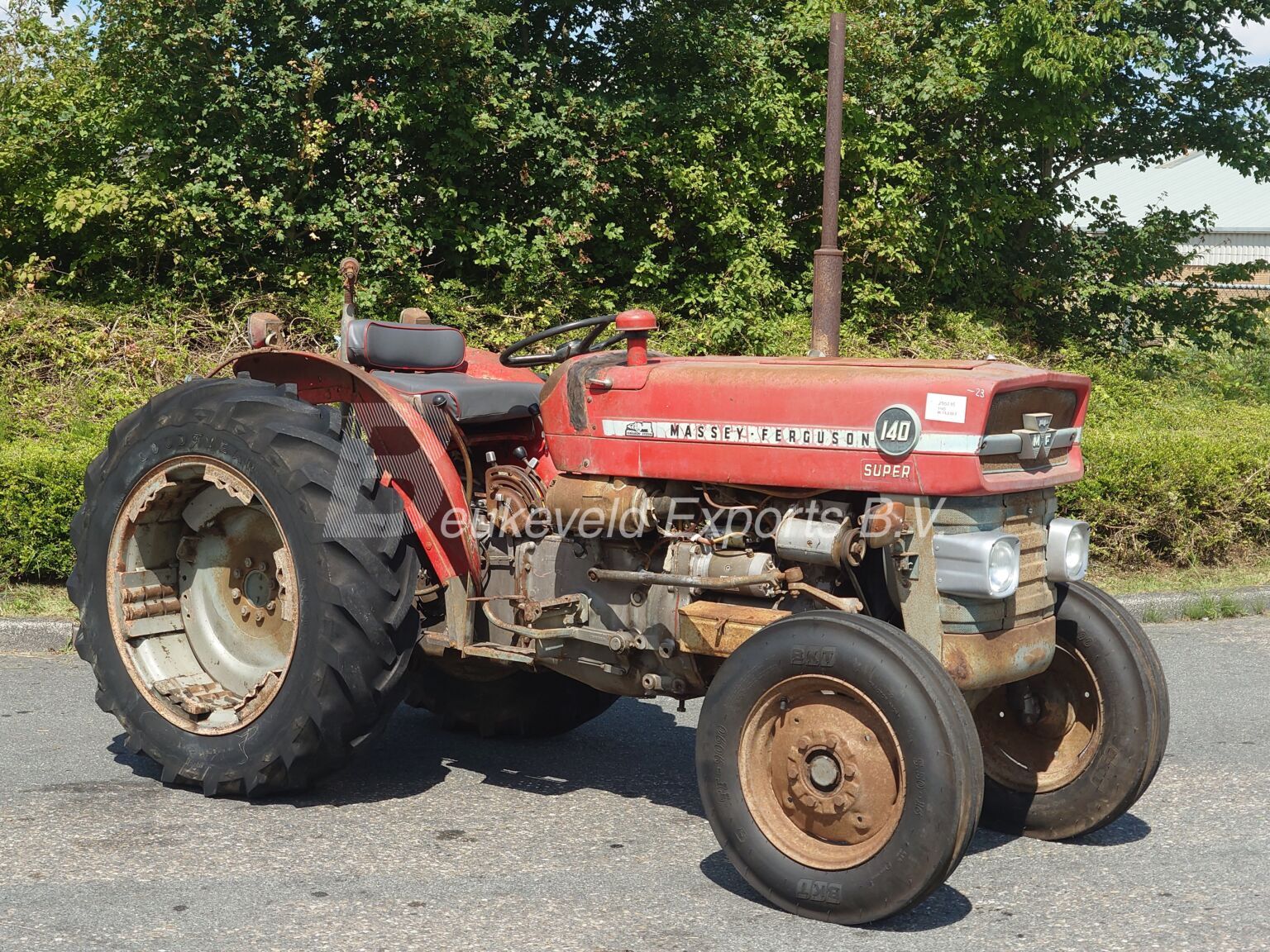 Massey Ferguson 140 Super vineyard (4)