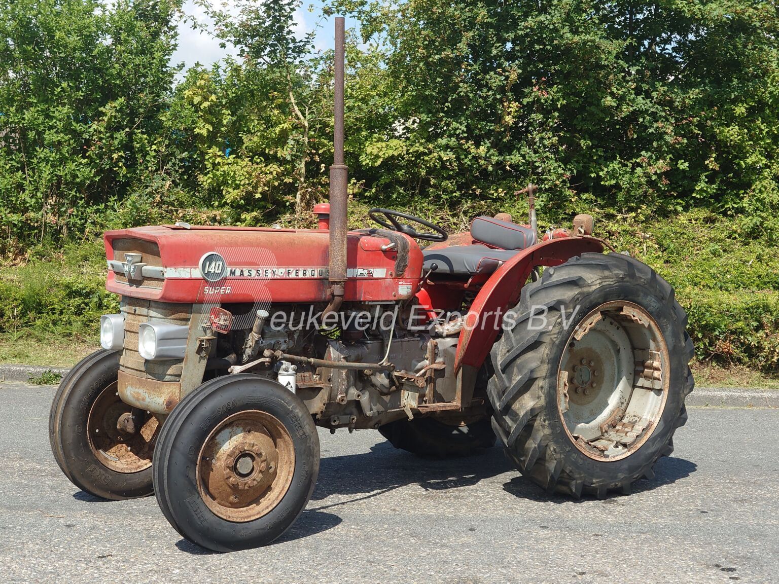 Massey Ferguson 140 Super vineyard (6)