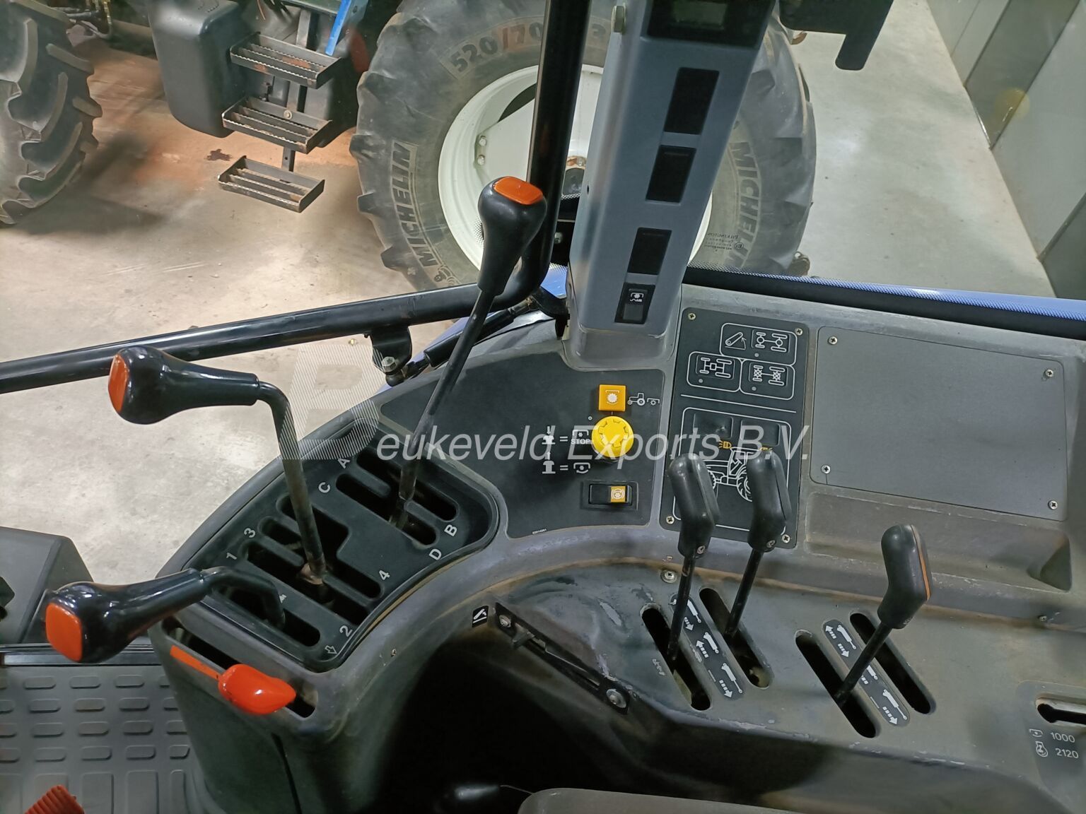 New Holland TM140 Synchro CommanD (7)