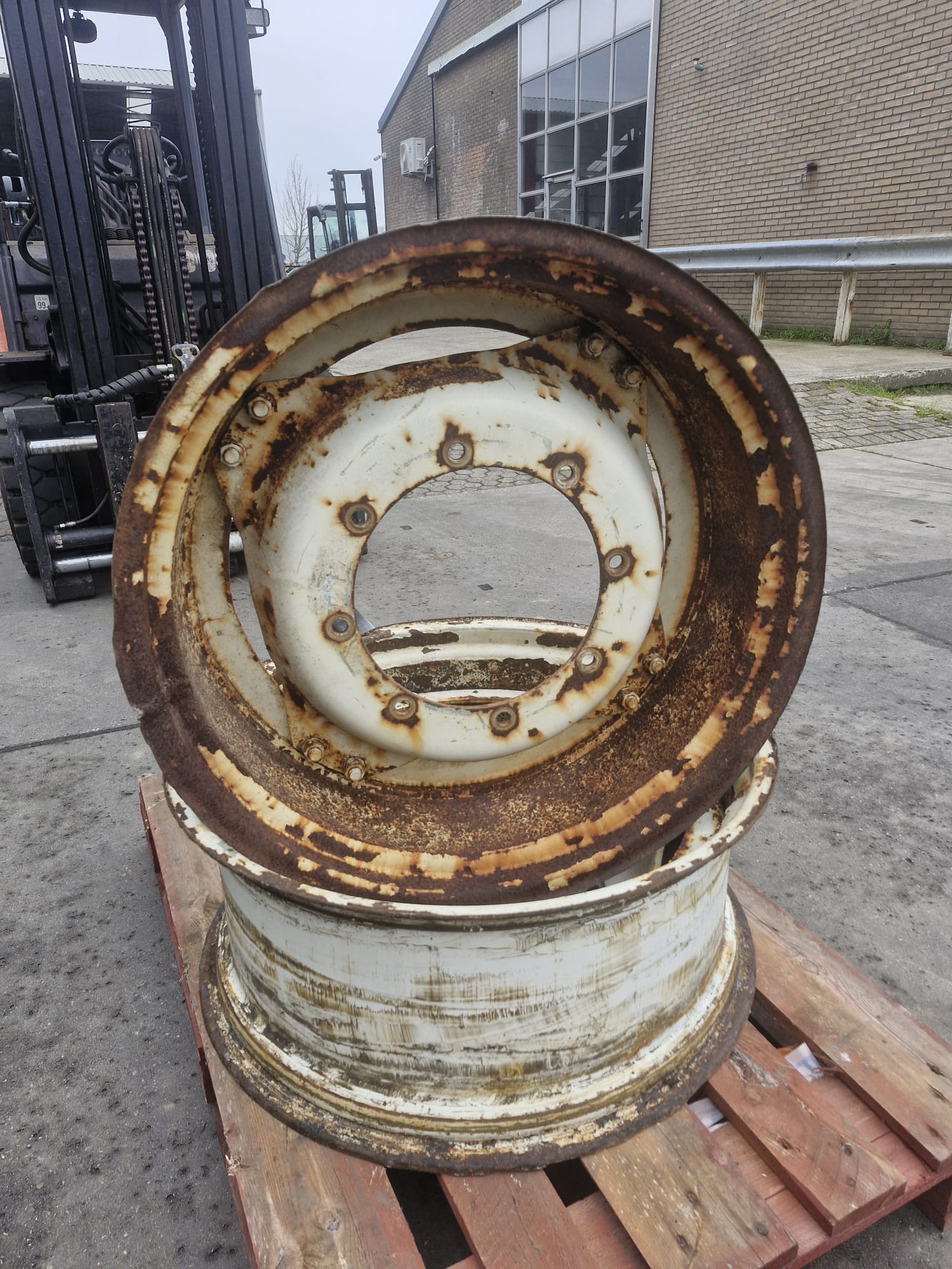 Set Used Rims 12x28 (1) - Beukeveld Exports BV