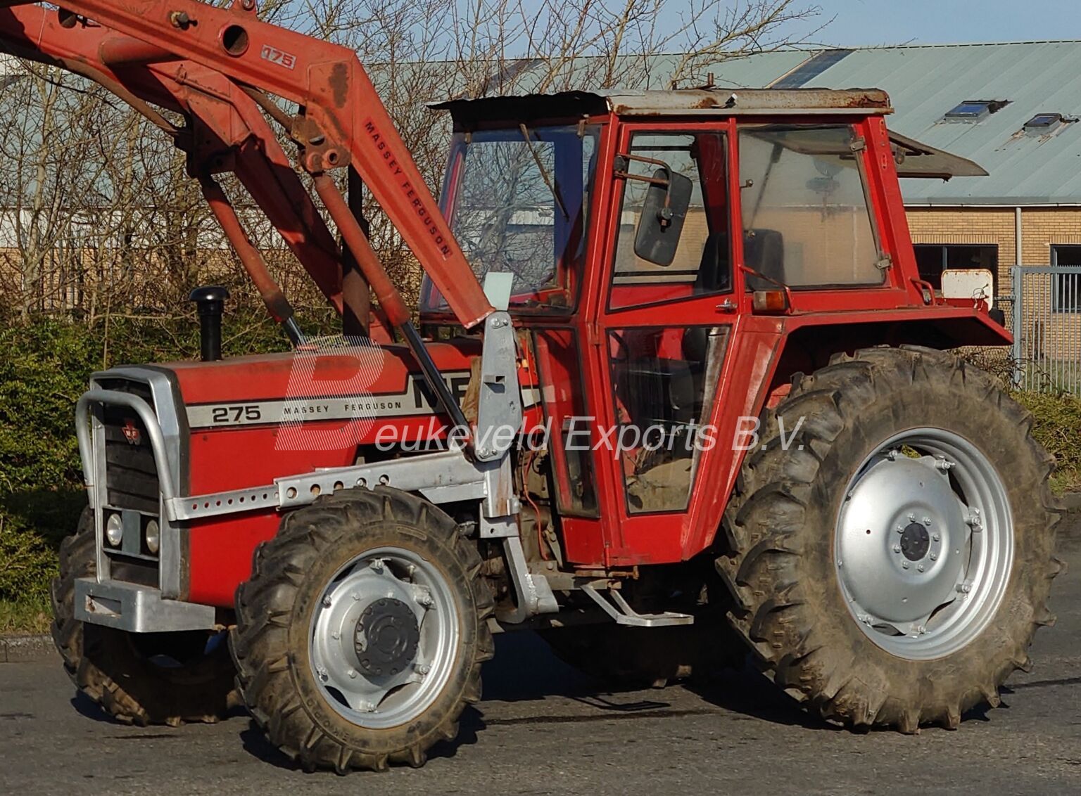 Massey ferguson MF 275 4×4 Frontloader (131)