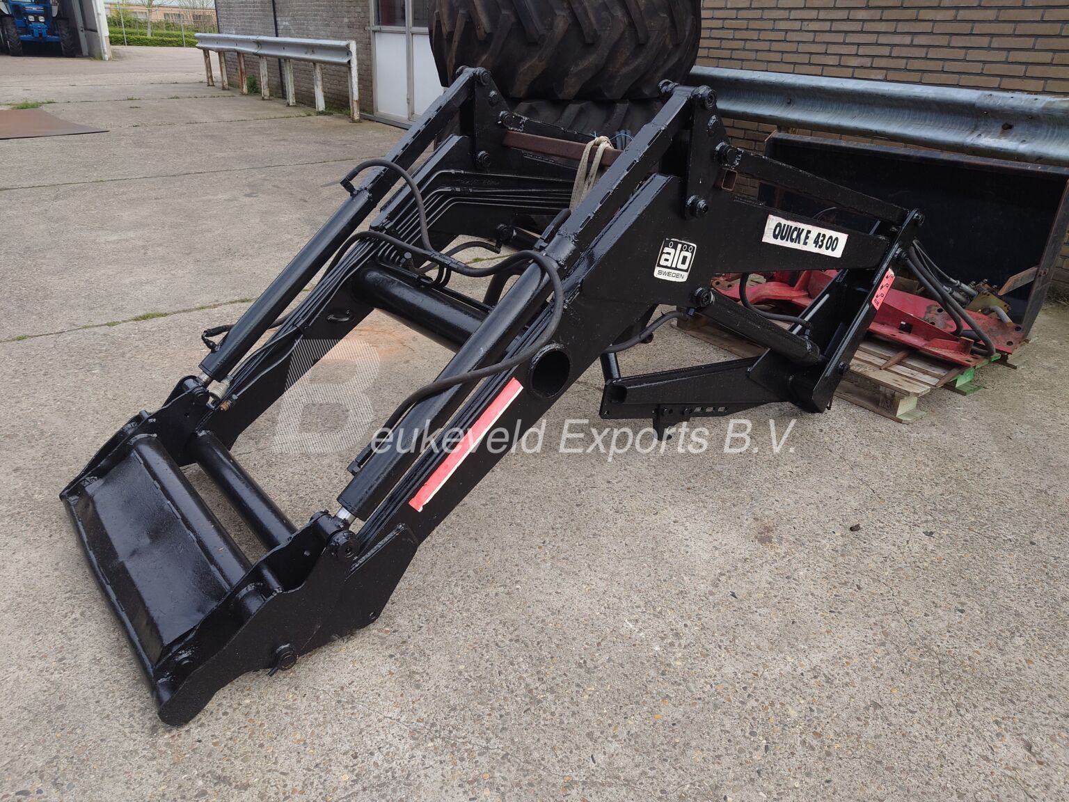 Alo Quicke E4300 loader fits Ford