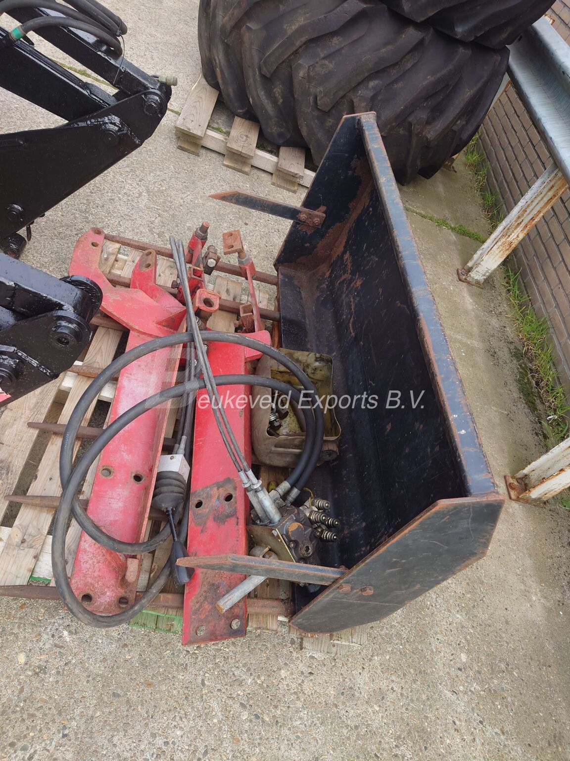 Alo Quicke E4300 loader fits Ford