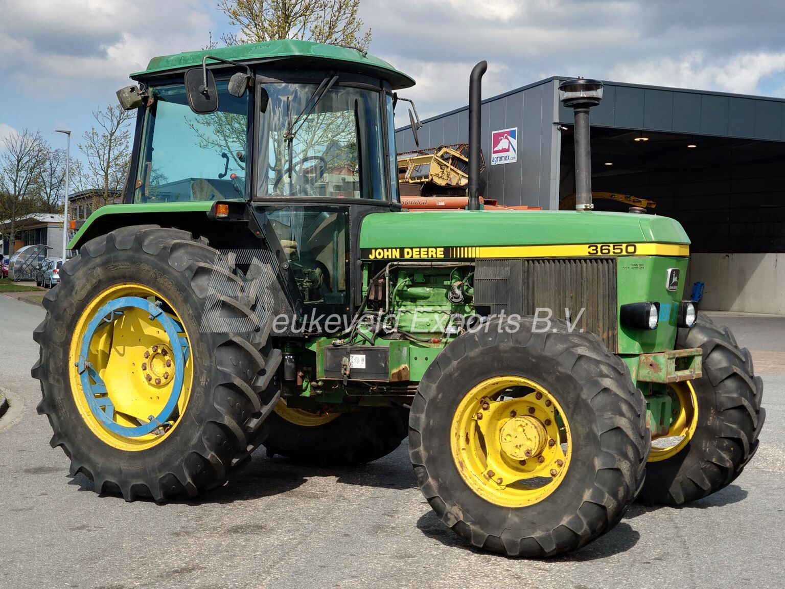 John Deere 3650 40km/h wide step