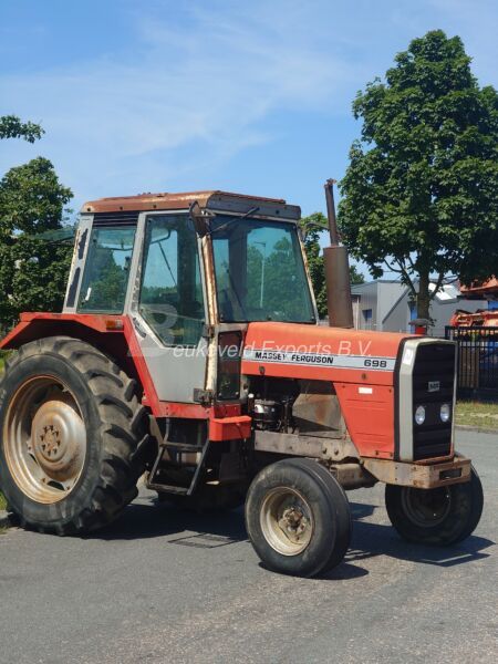 Massey Ferguson MF 698