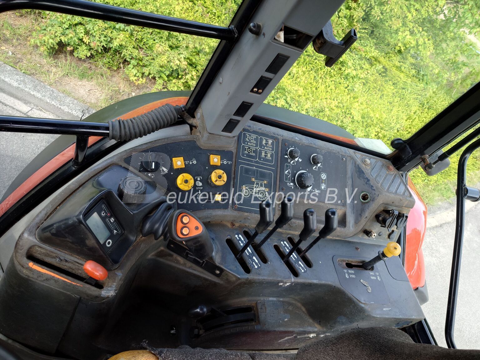 NEW HOLLAND M160 DT RC Range Command (20)