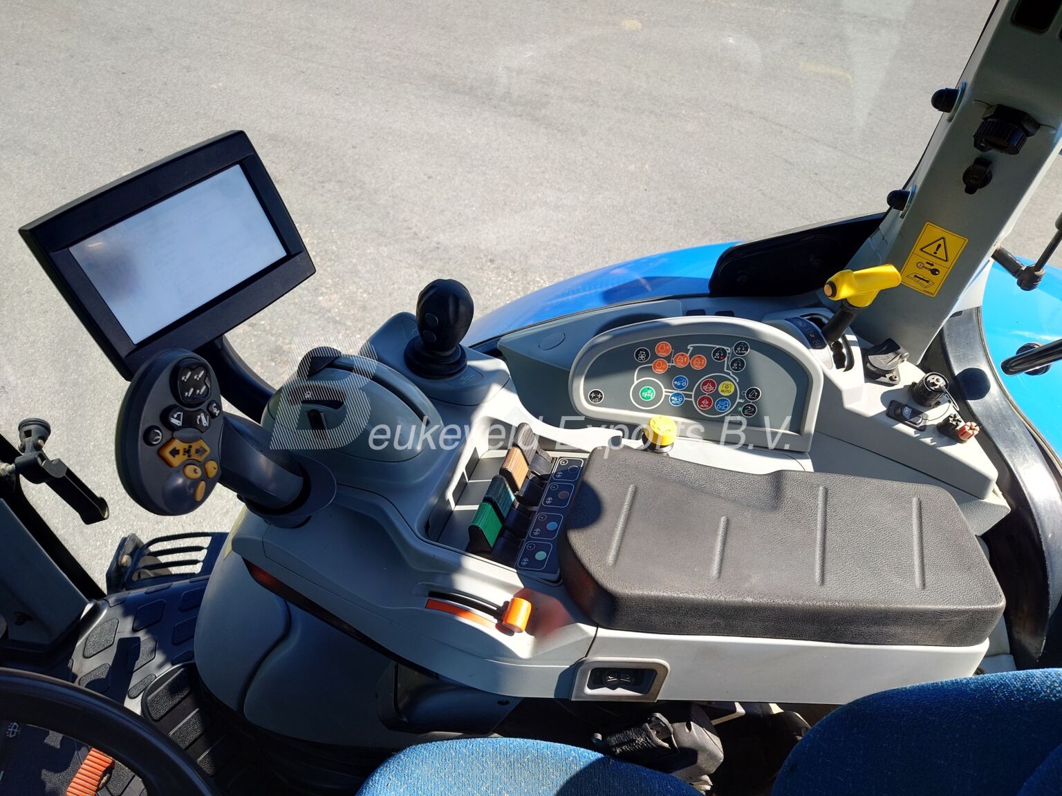 NEW HOLLAND T6080 Range Command Terraglide (21)