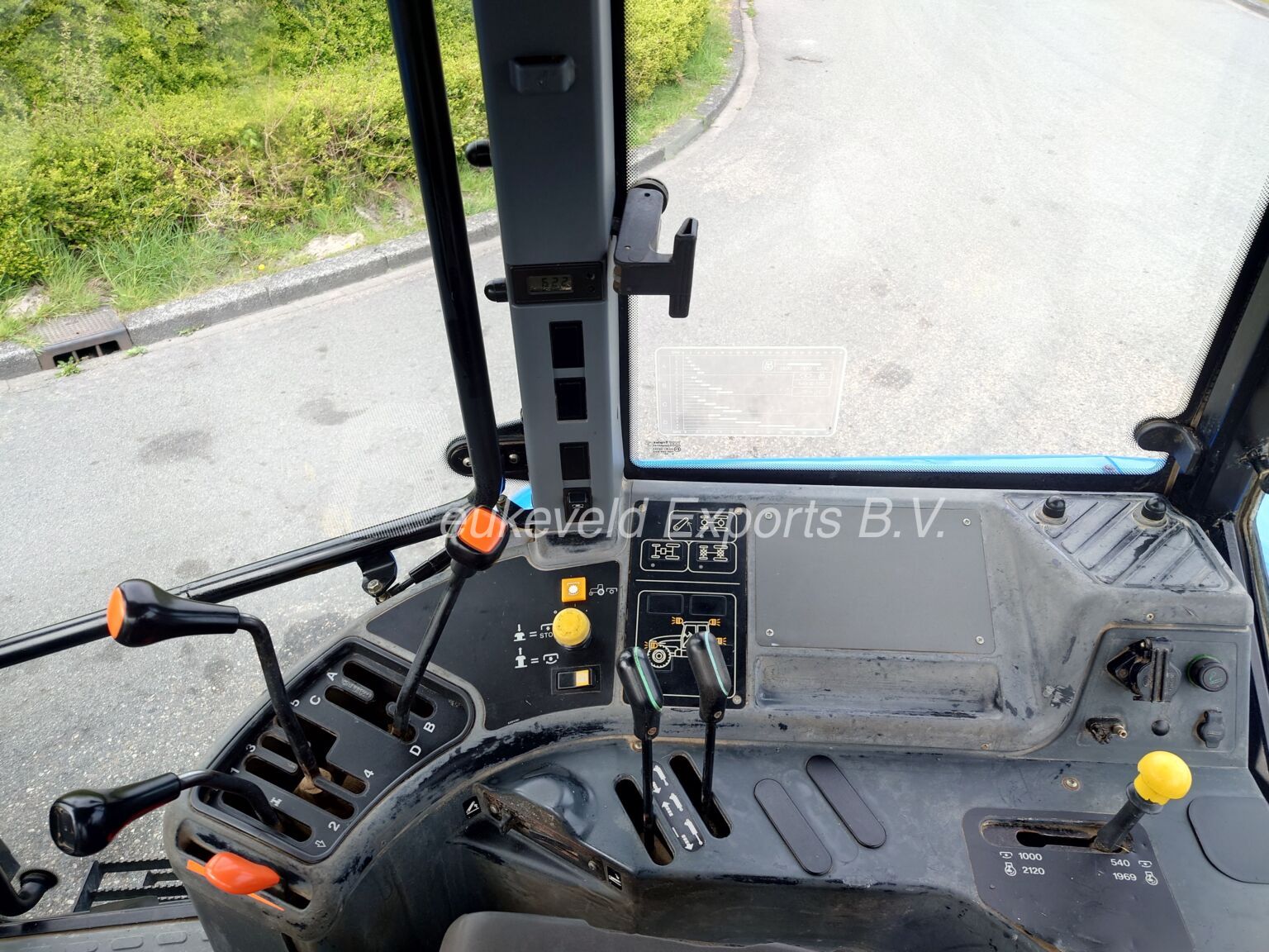 New Holland TM125 Classic synchro command