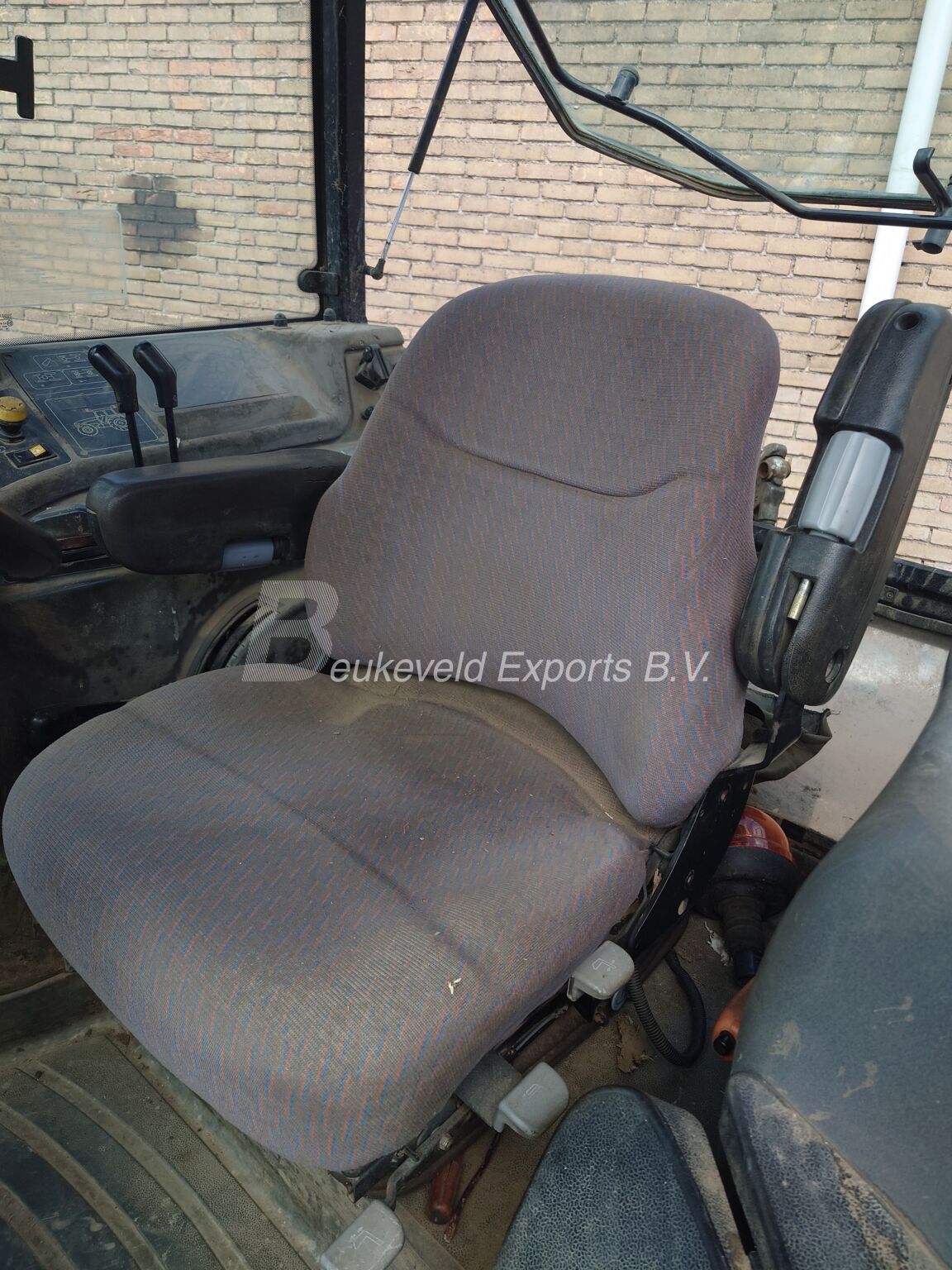 New Holland TM125 Classic synchro command