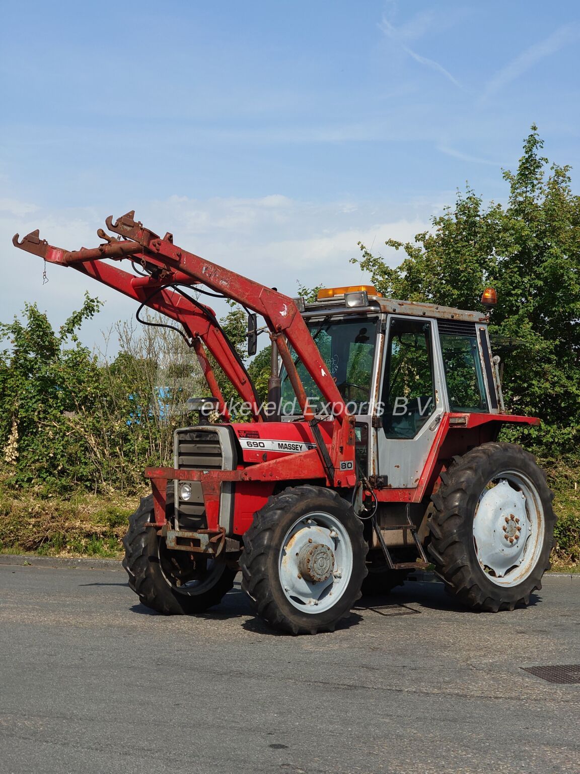 MASSEY FERGUSON MF 690 4X4 Frontloader MF80 (21)