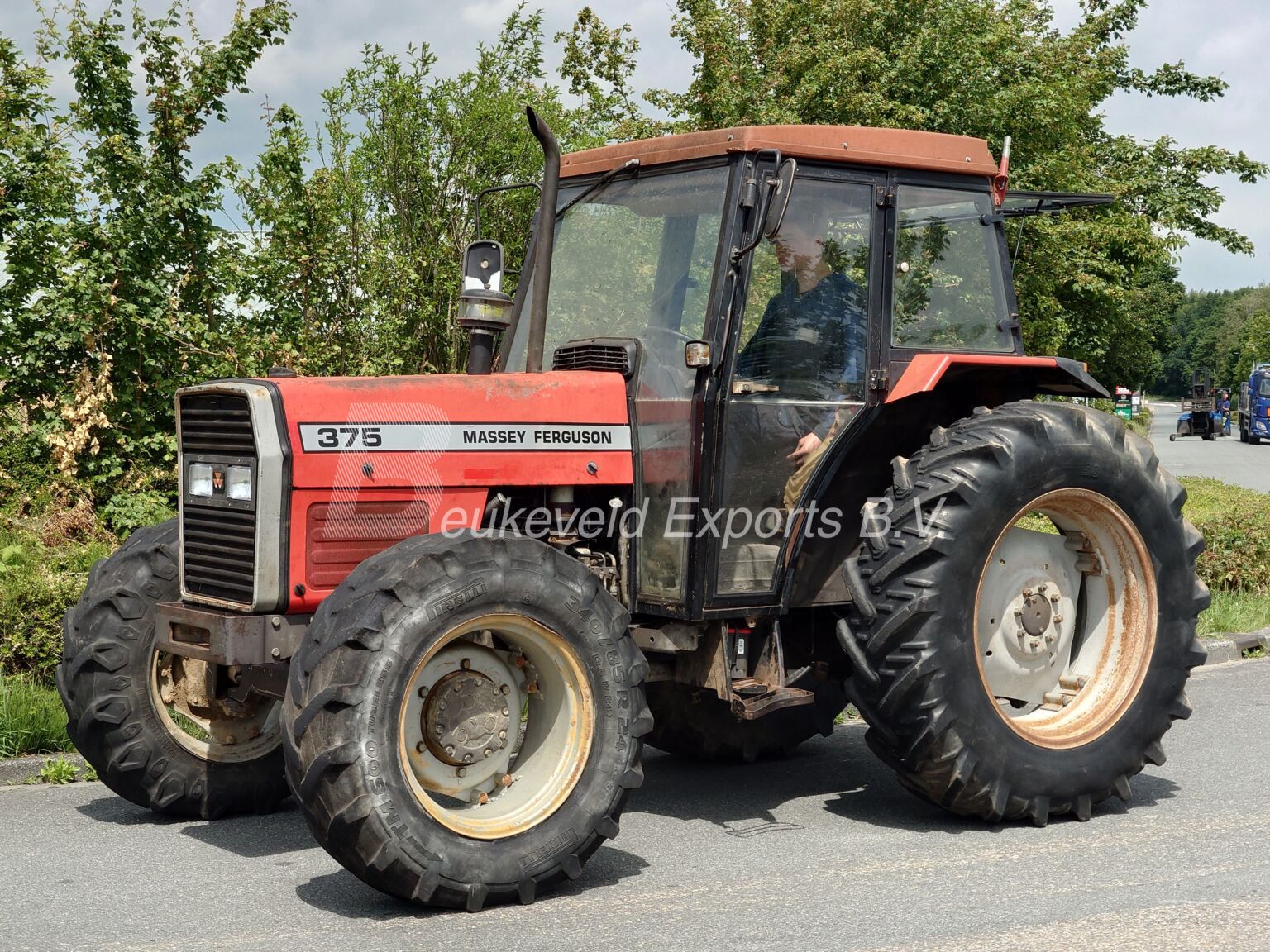 Massey Ferguson MF 375 4×4 3sticks (2)