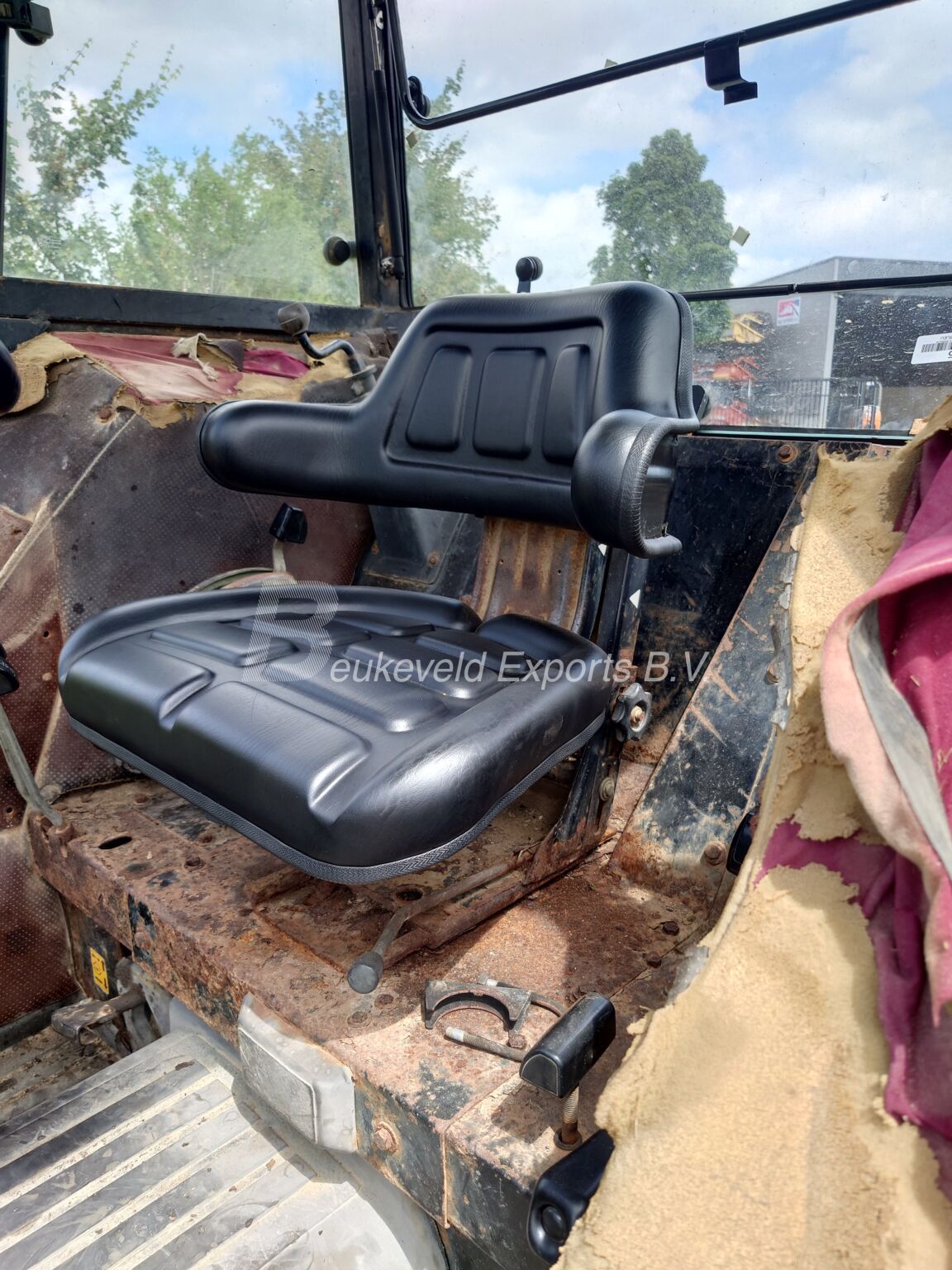 Massey Ferguson MF 375 4×4 3sticks (7)