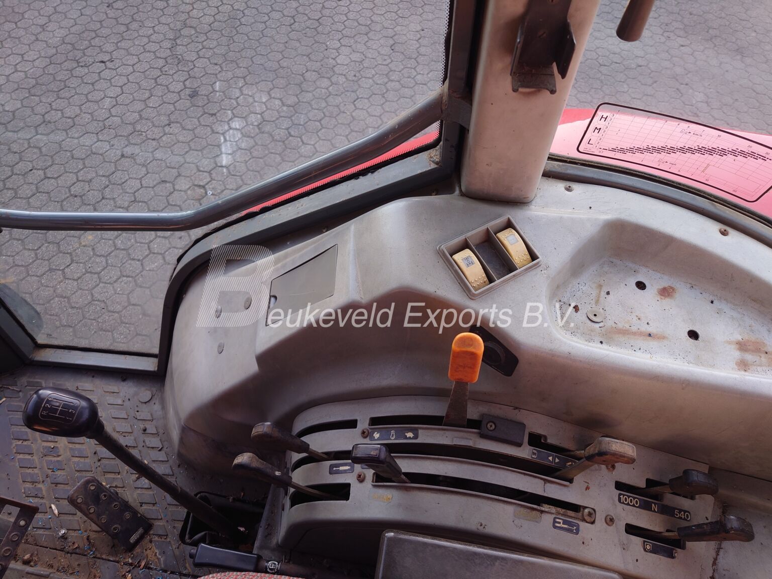 Massey Ferguson MF 4245 Turbo (5)