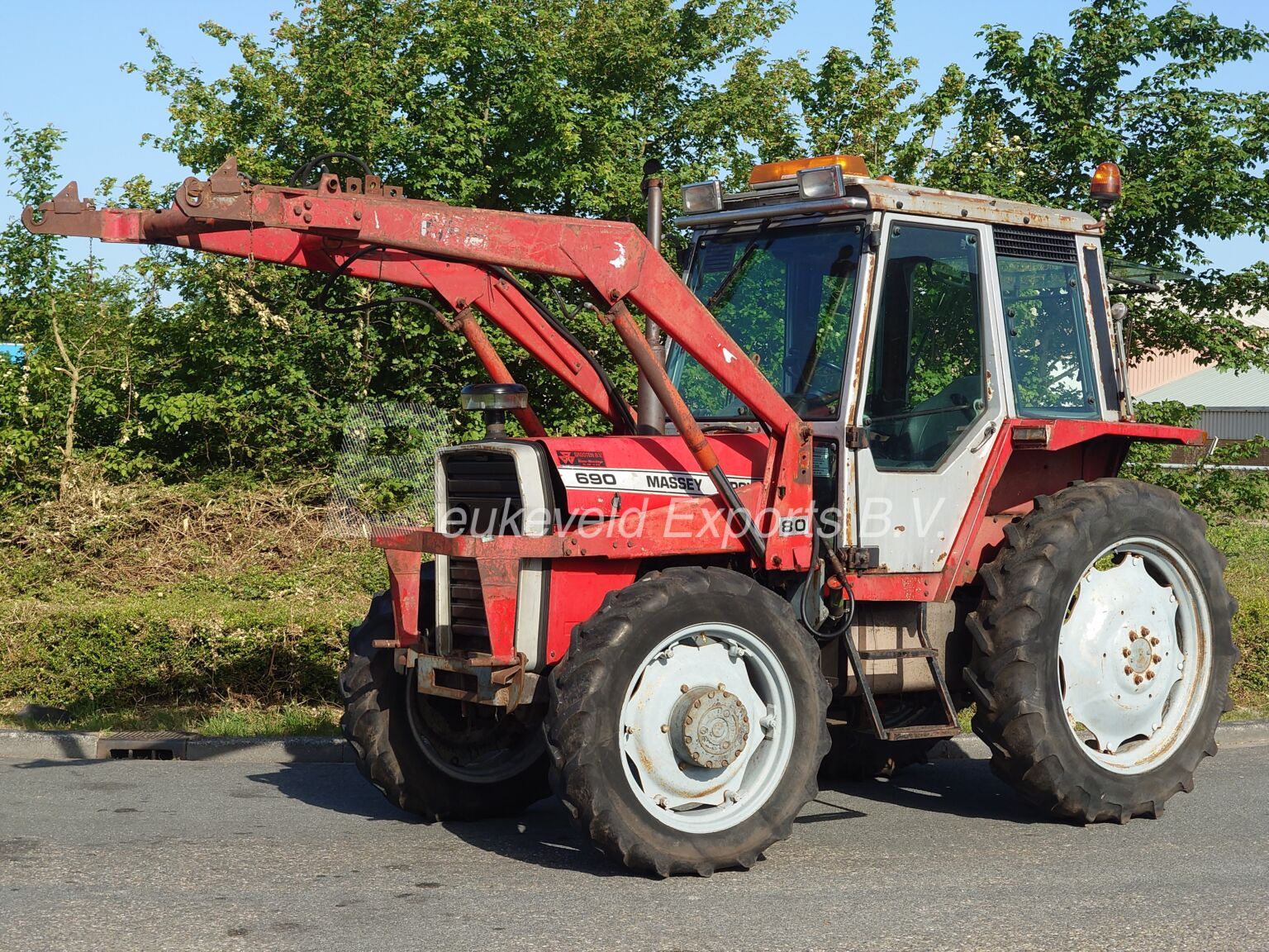 Massey Ferguson MF 690 4X4 Frontloader MF80 (16)