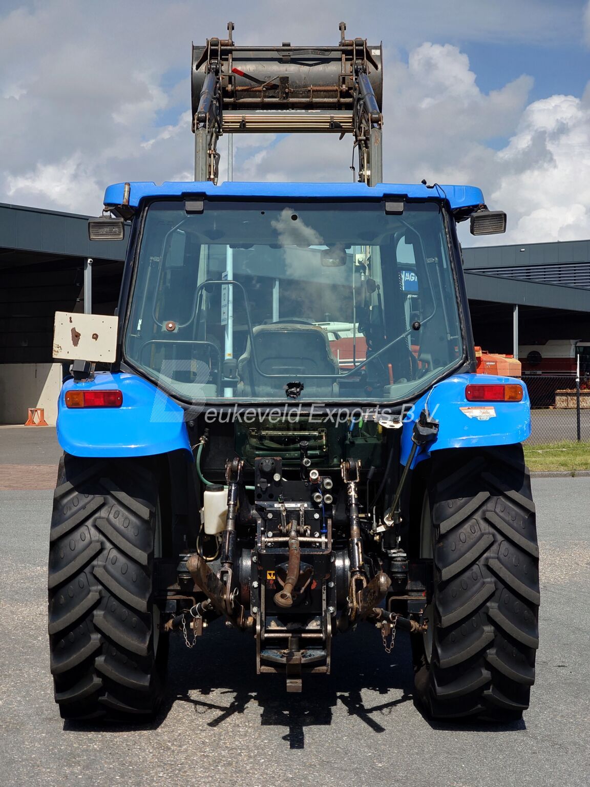NEW HOLLAND TL70A FRONTLOADER (1)