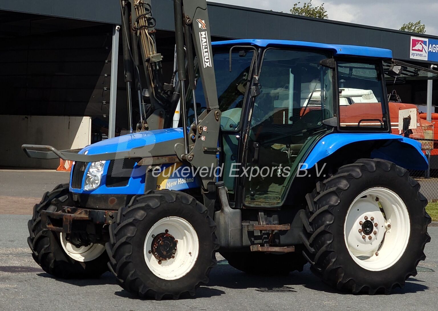 NEW HOLLAND TL70A FRONTLOADER (31)