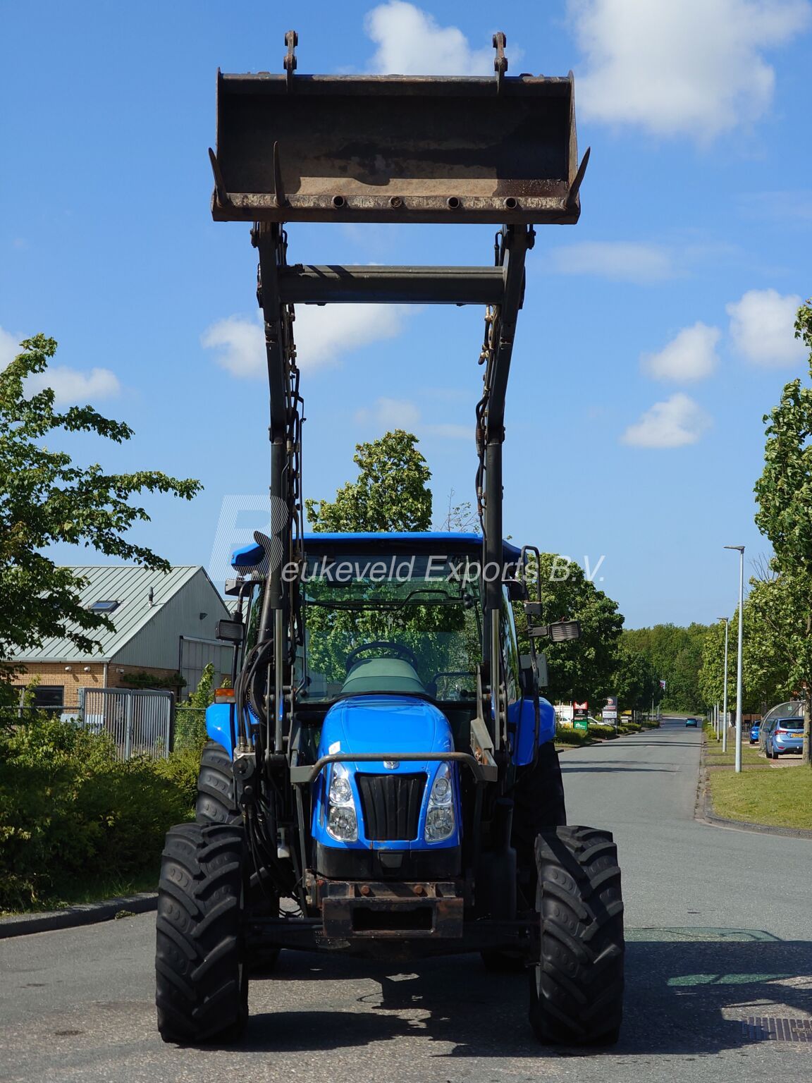 NEW HOLLAND TL70A FRONTLOADER (5)