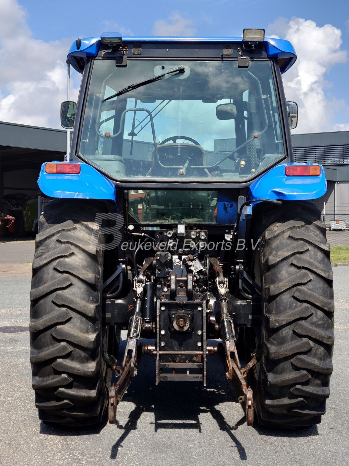 NEW HOLLAND TM140 (1)