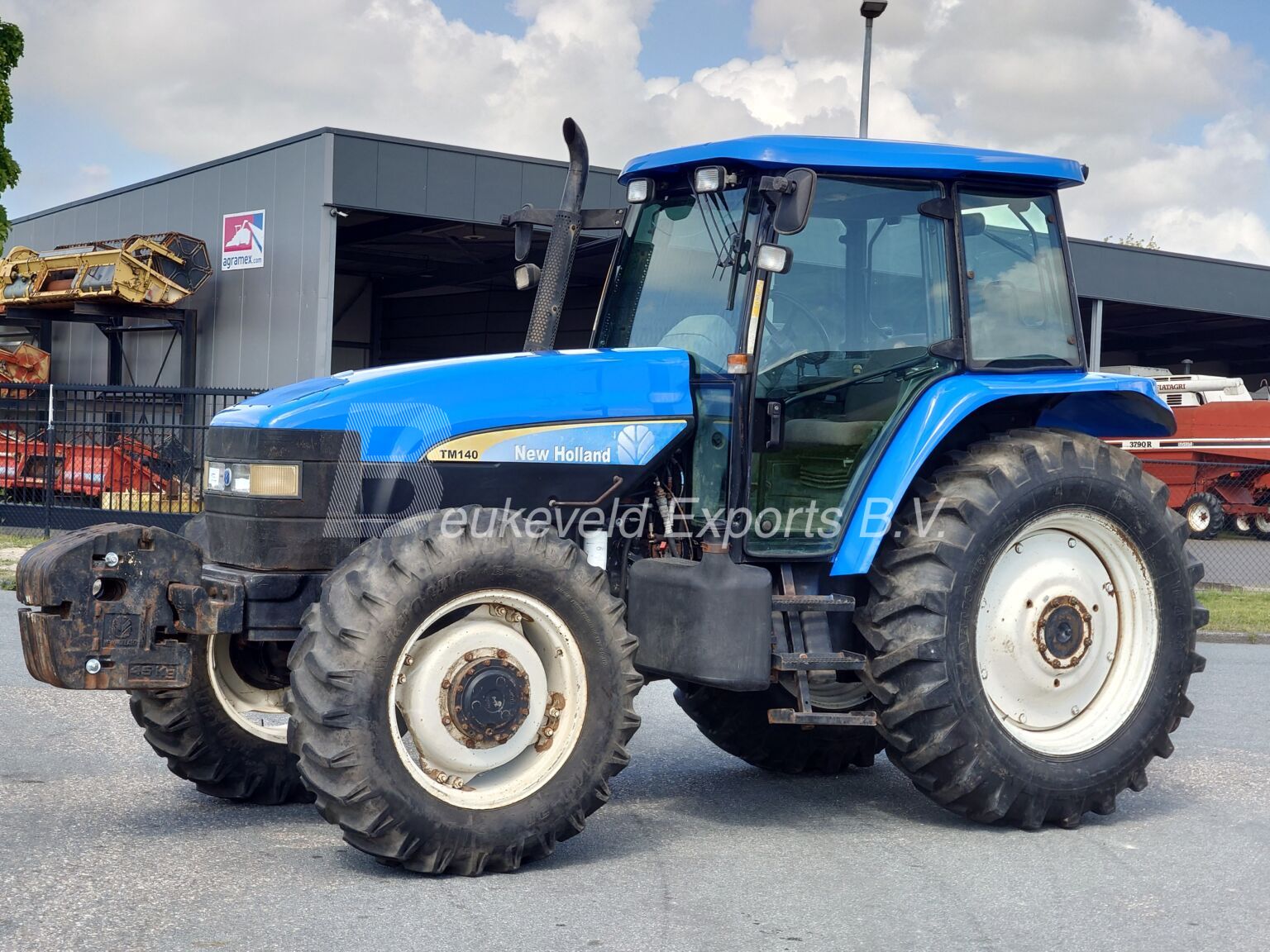 NEW HOLLAND TM140 (2)