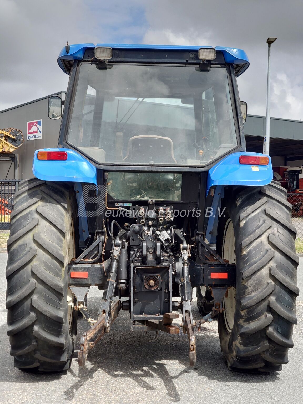 NEW HOLLAND TM140 CLASSIC full mechanical (6)