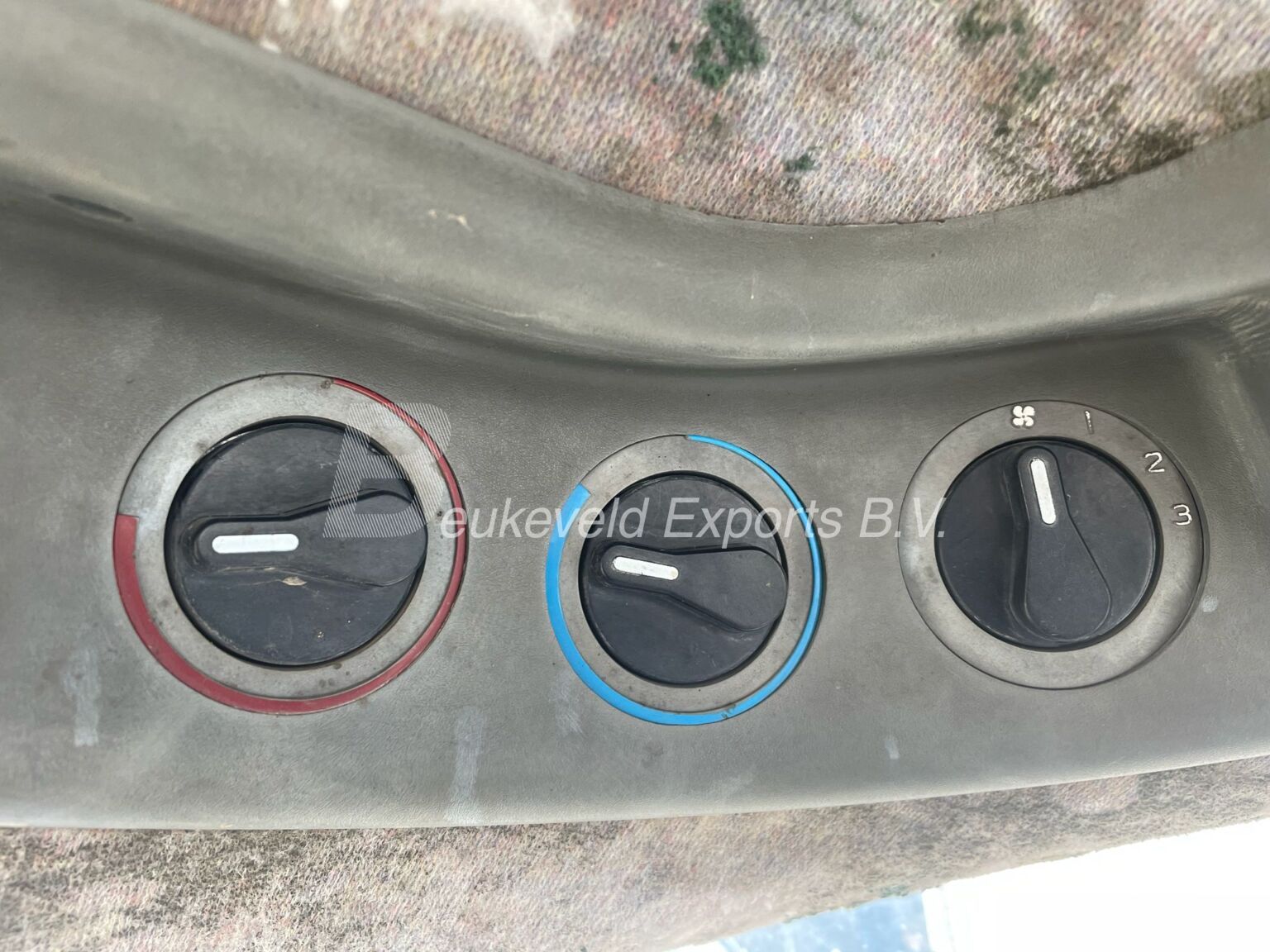 New Holland TM140 Classic full mechanical (1)