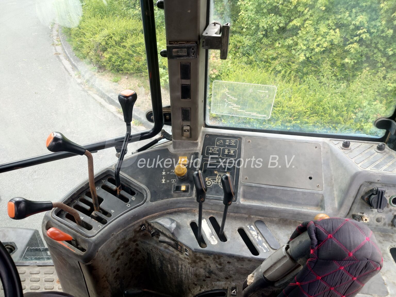 New Holland TM140 Classic full mechanical (8)