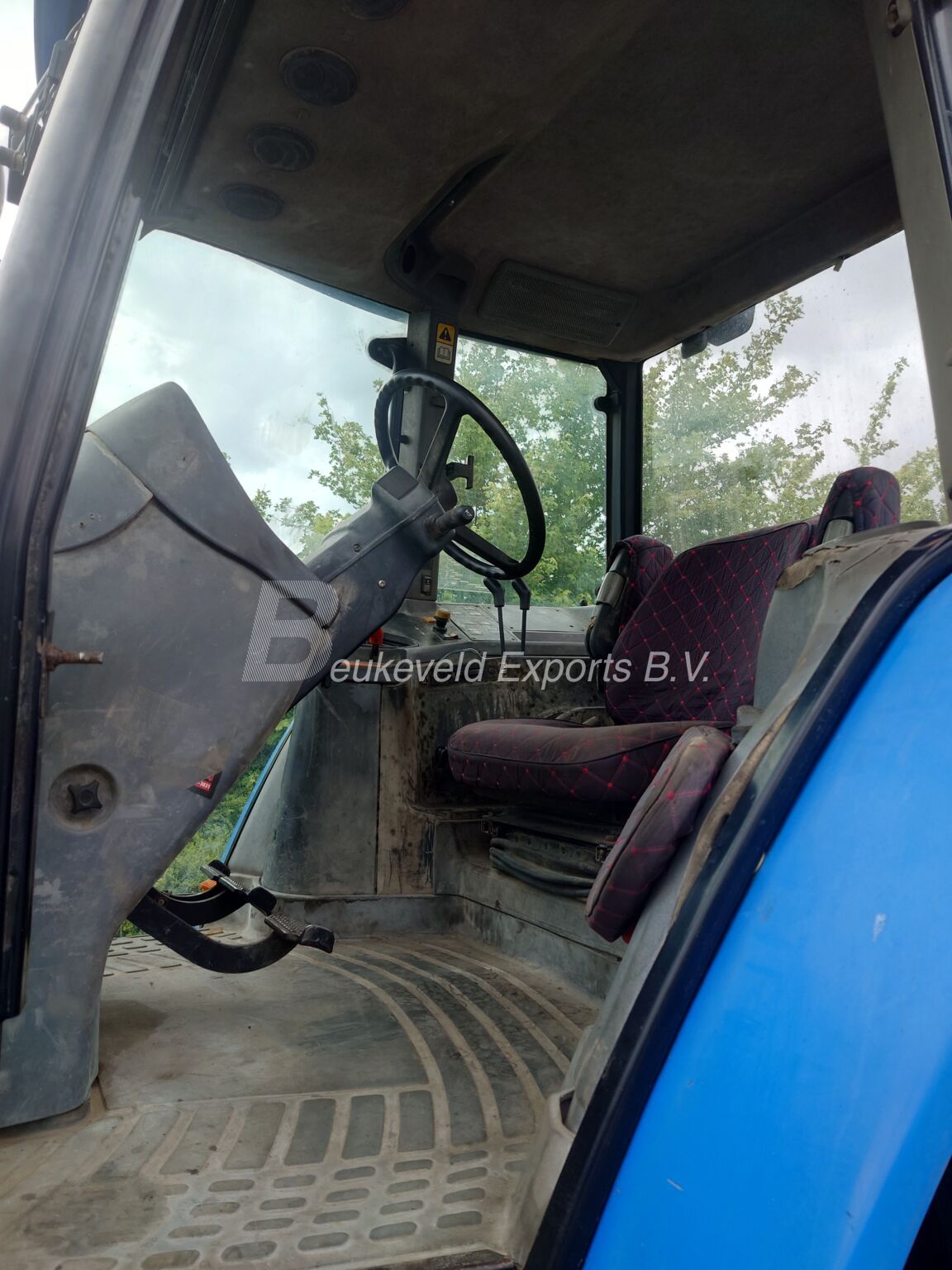 New Holland TM140 Classic full mechanical (9)