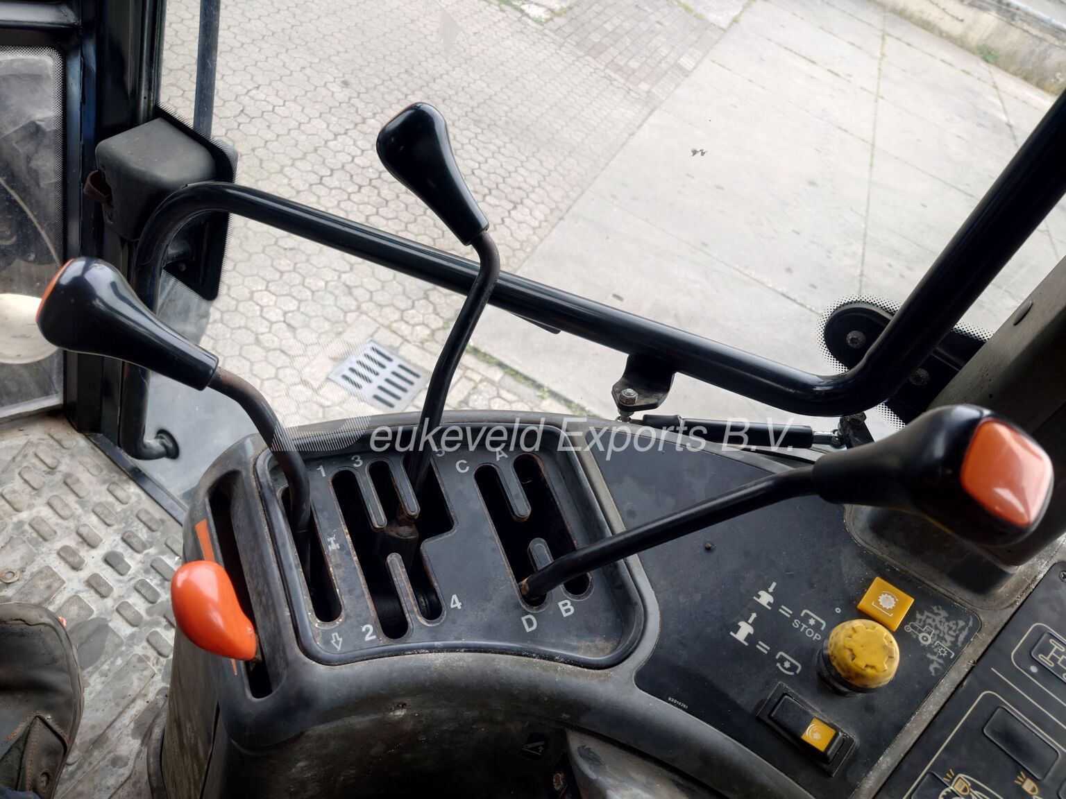 New Holland TM140 Synchro command full mechanical (7)