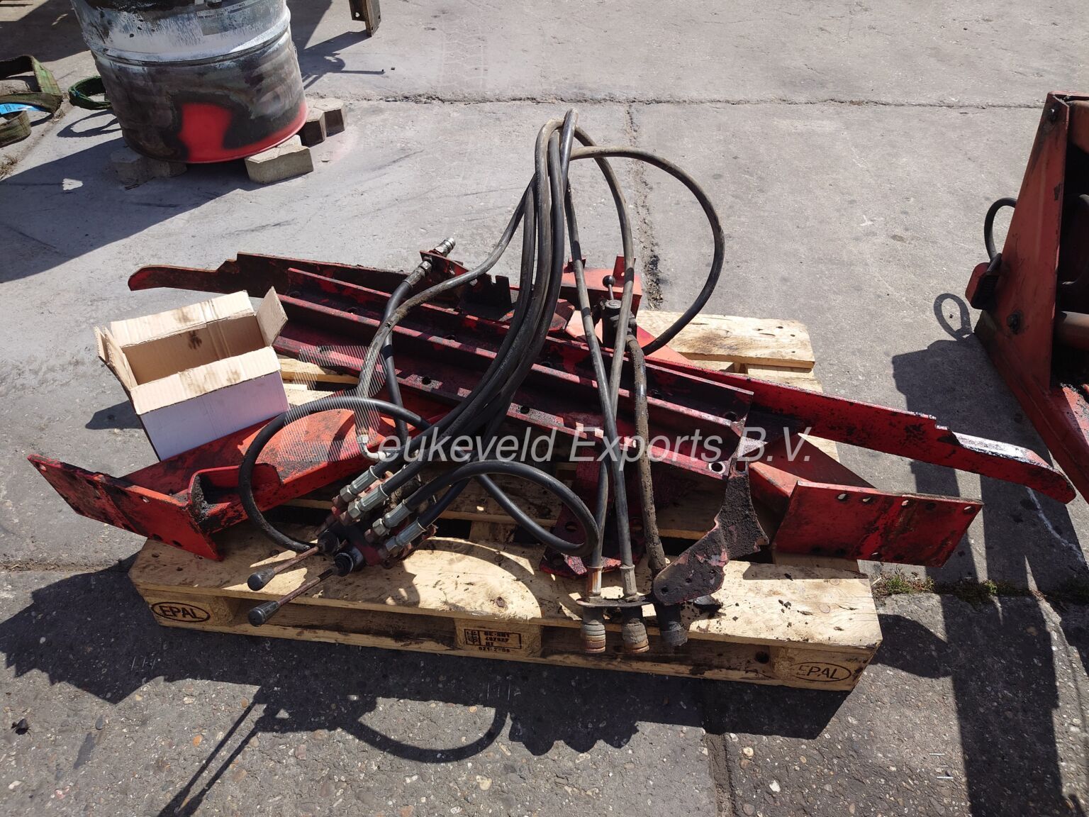 Amagri Frontloader with brackets JPG (3)