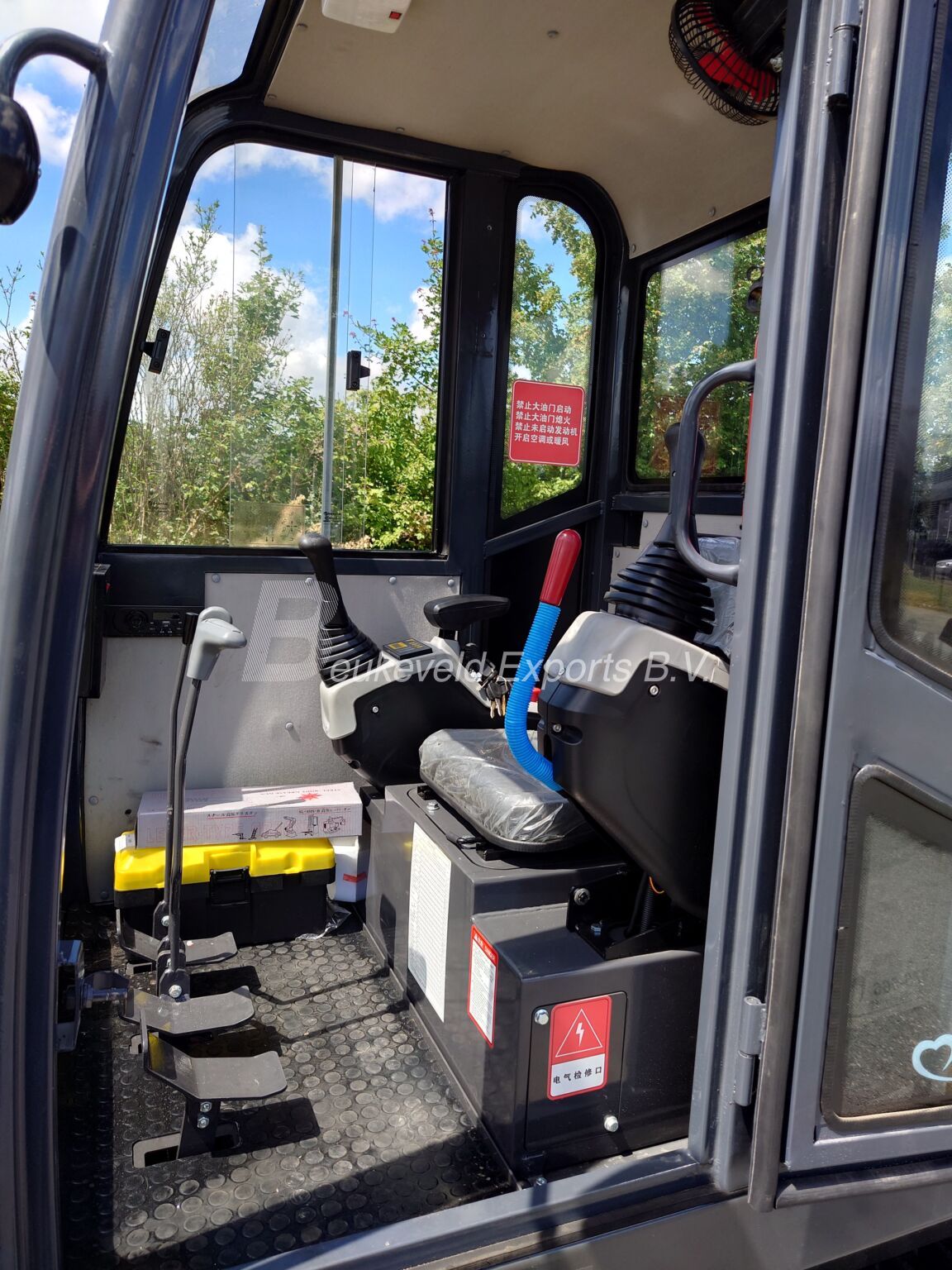 Hengwang HW25 2.5Ton hydraulic excavator (11)