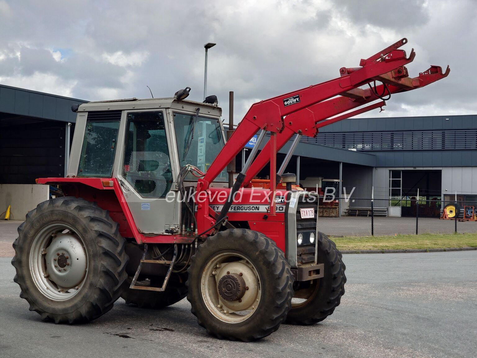 Massey Ferguson MF 690 frontloader (12)