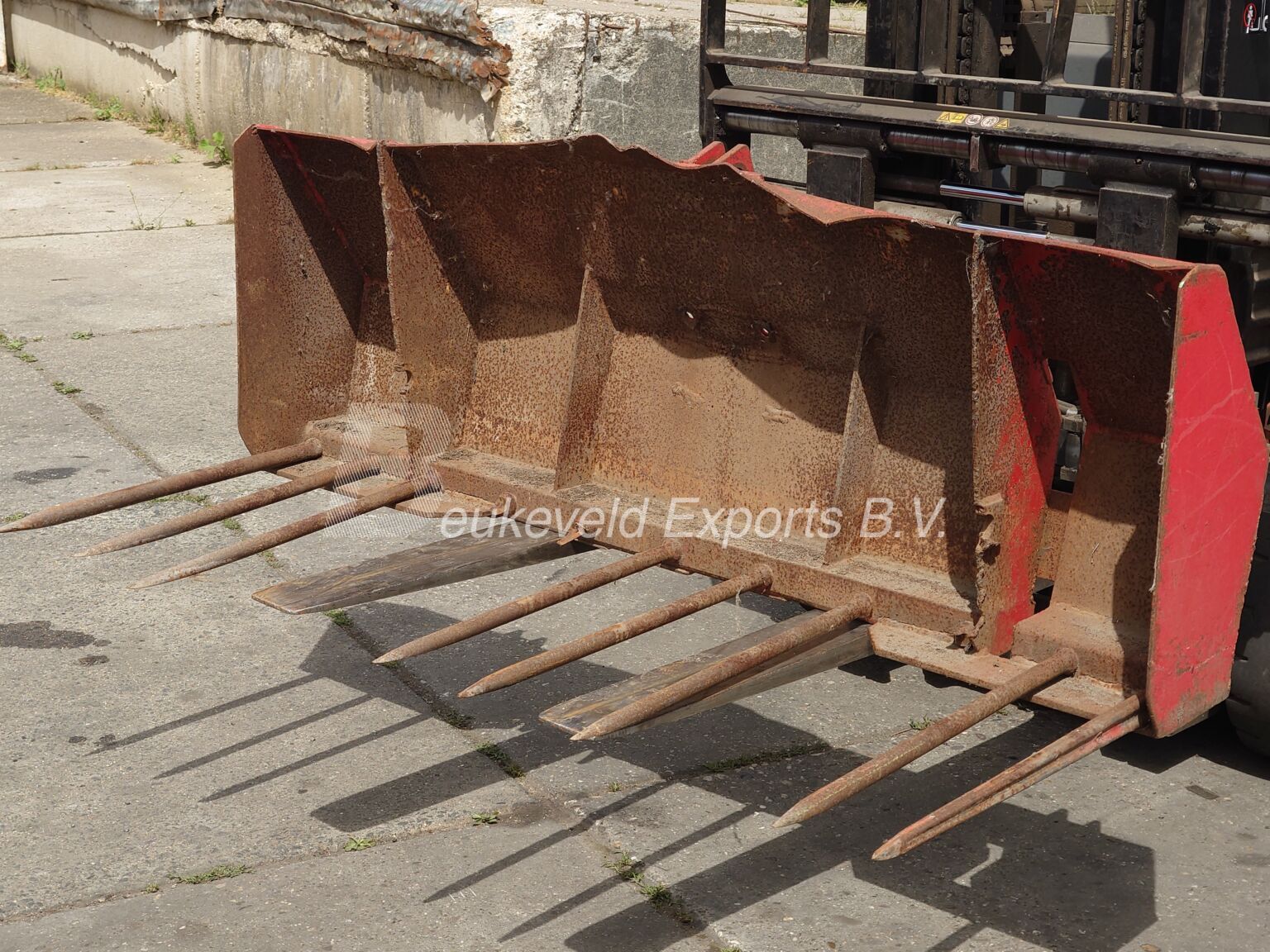 Massey Ferguson MF 690 frontloader (13)