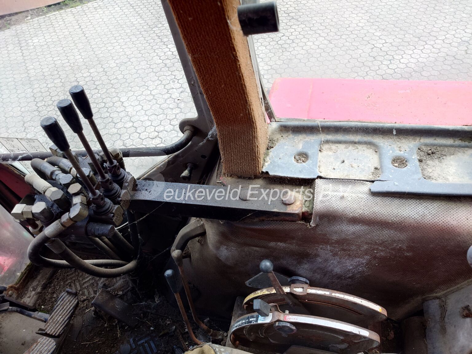 Massey Ferguson MF 690 frontloader (7)