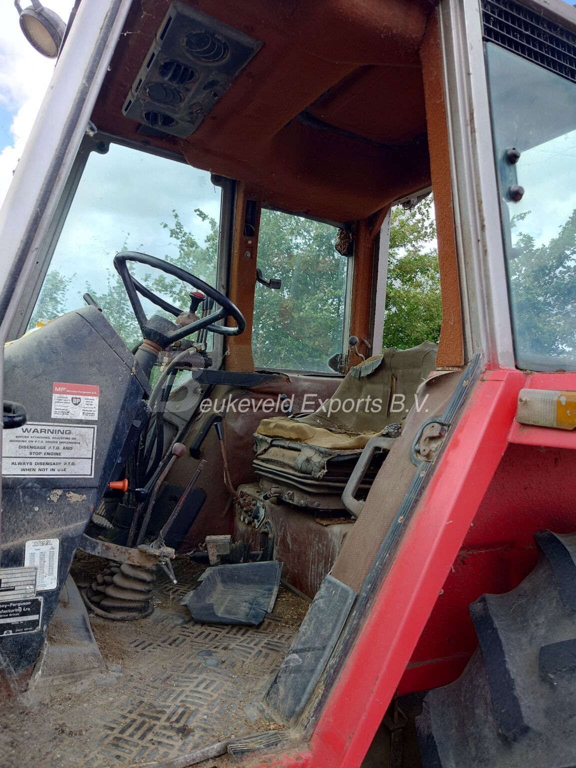 Massey Ferguson MF 690 frontloader (8)