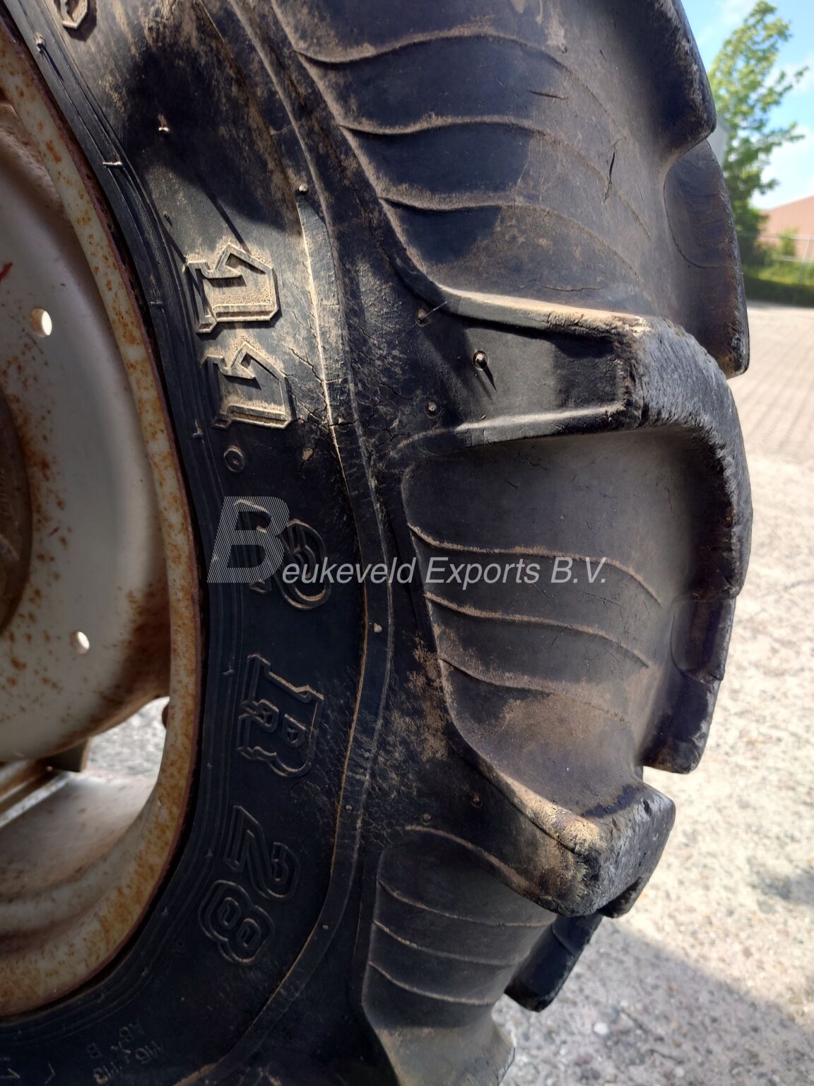 Massey ferguson 1102 Eicher 3105 (14)