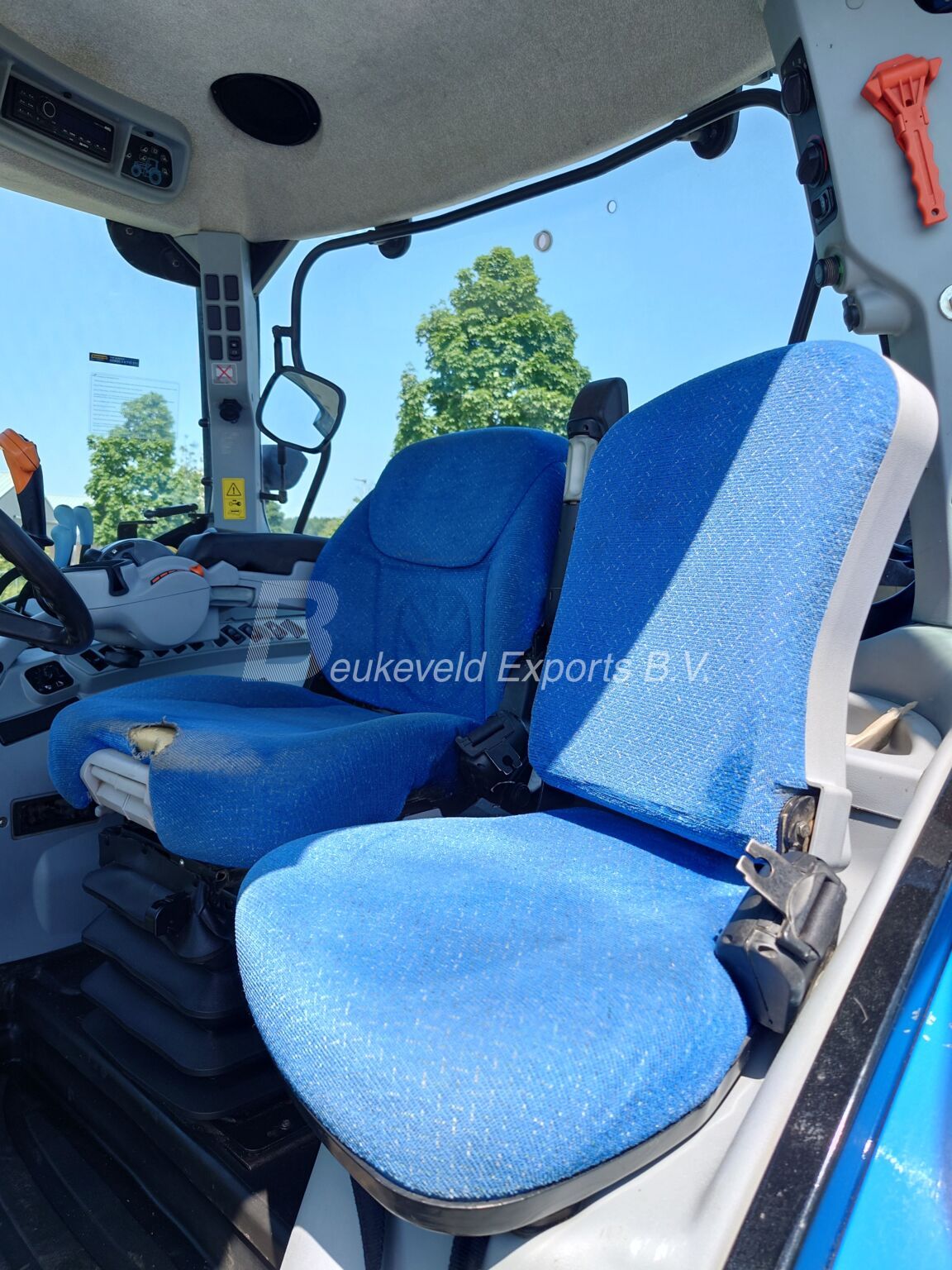 NEW HOLLAND T6080 Powercommand (11)