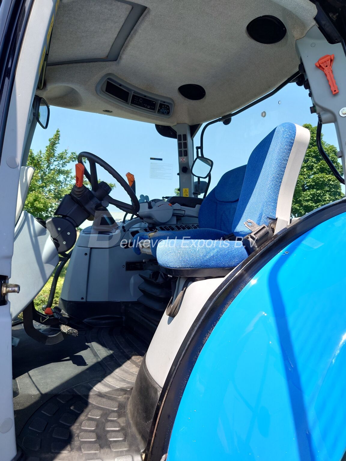 NEW HOLLAND T6080 Powercommand (13)