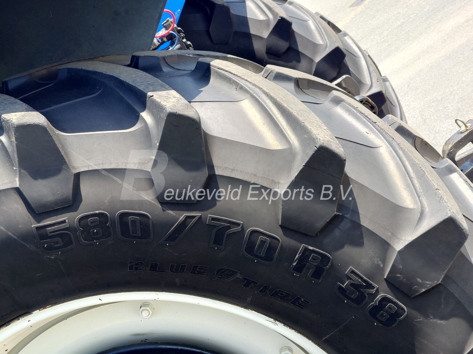NEW HOLLAND T6080 Powercommand (2)