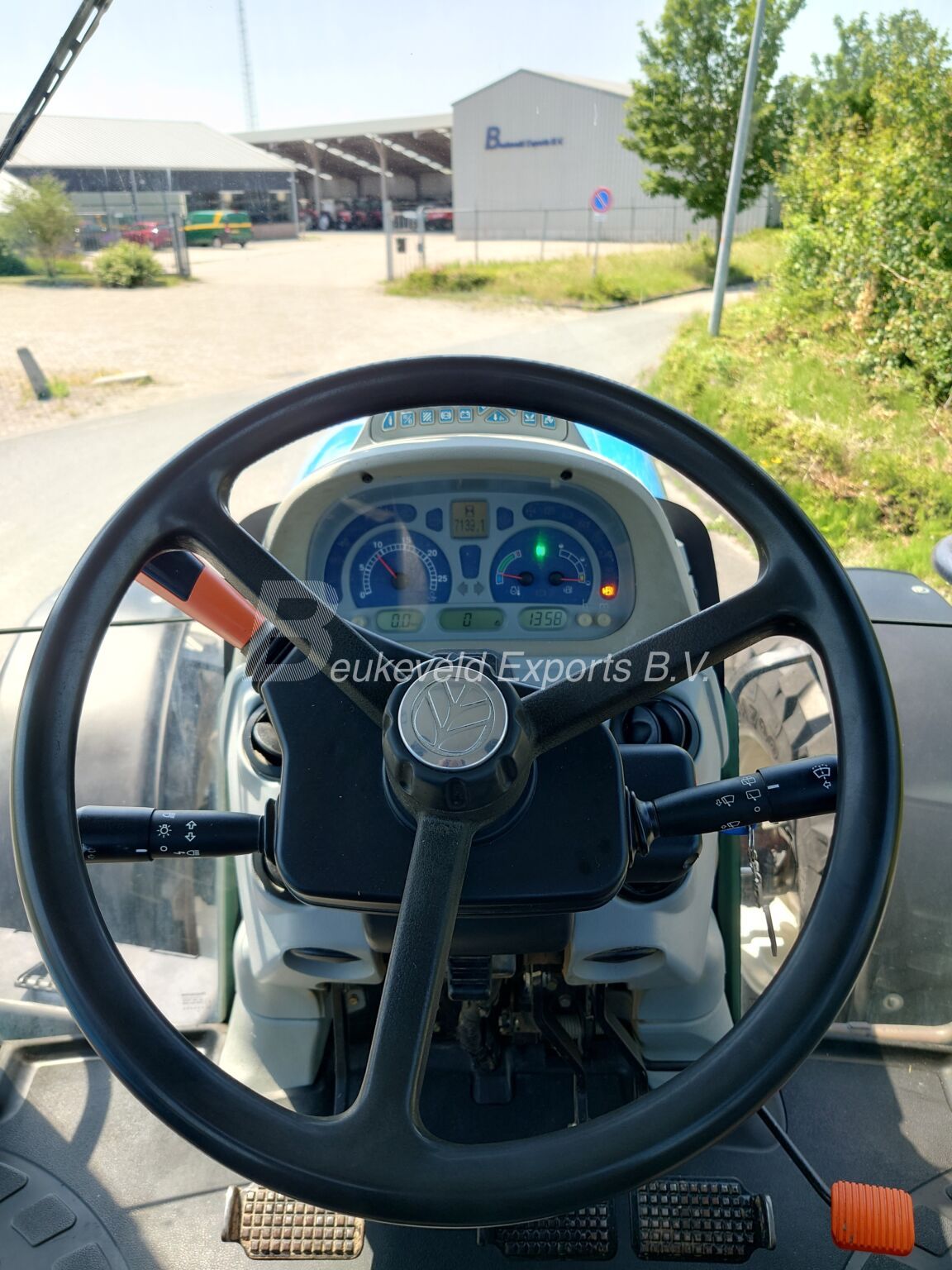 NEW HOLLAND T6080 Powercommand (8)