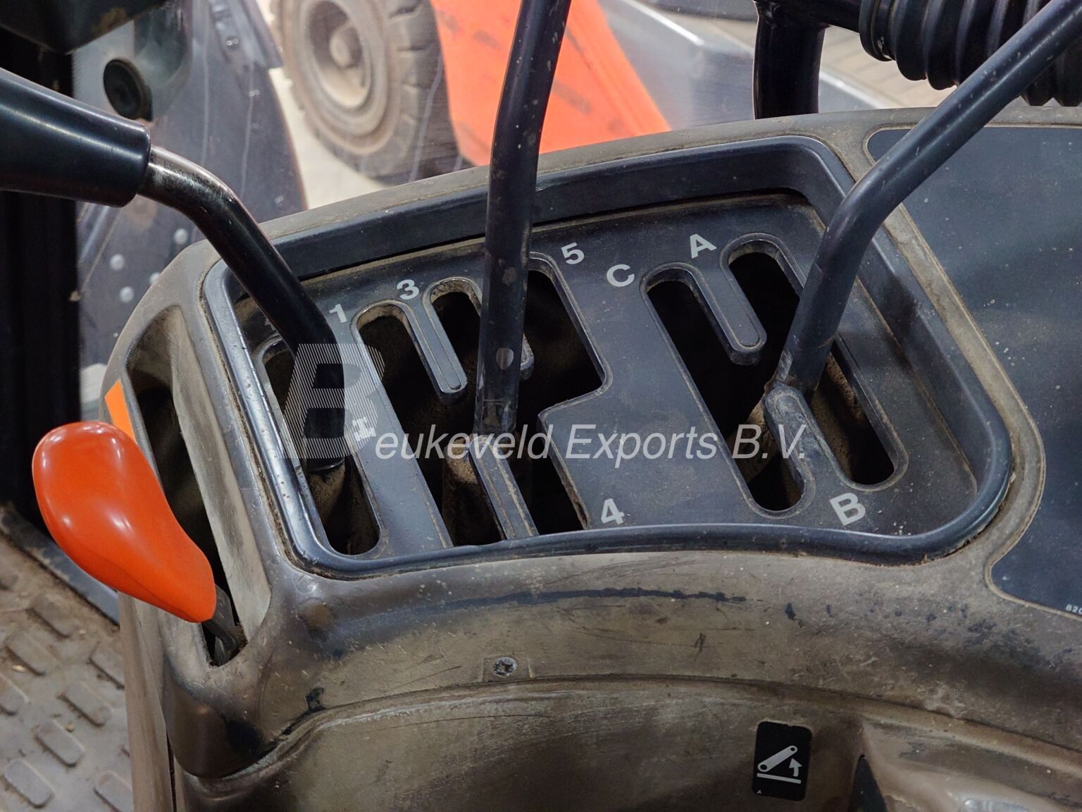 NEW Holland Fiatagri M135 DT Synchro command (5)