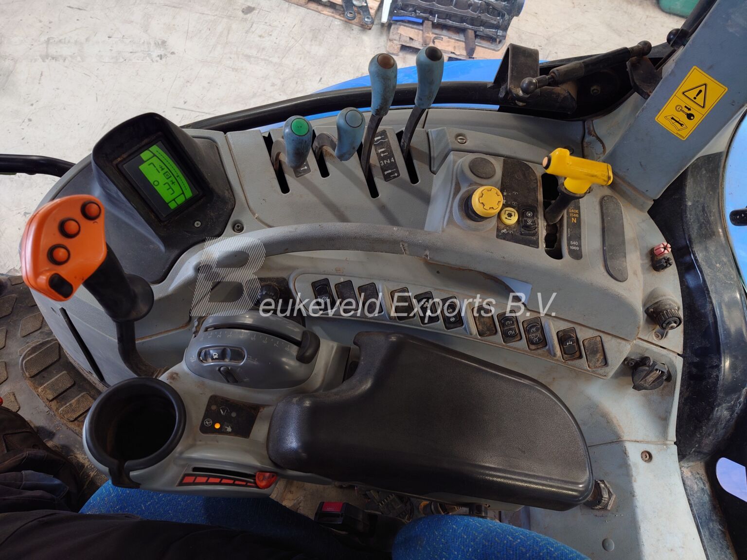 New Holland T6080 PowerCommand Terraglide (8)