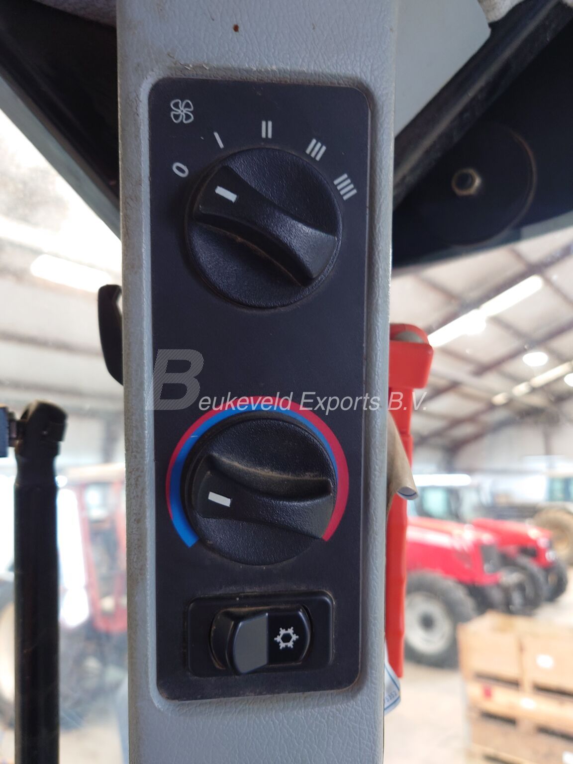 New Holland T6080 PowerCommand Terraglide (9)