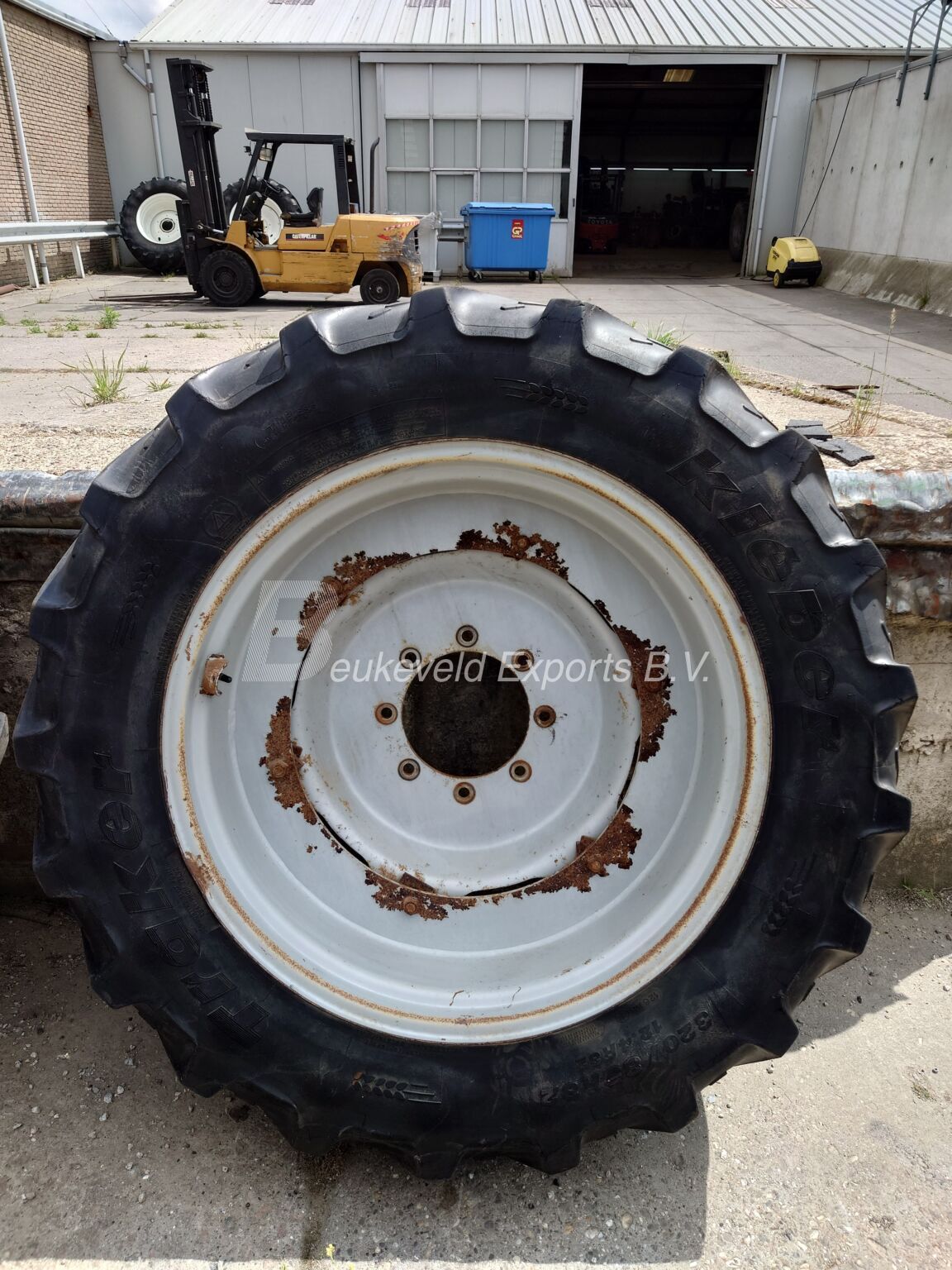 Rowcrop wheels 12.4R32 and 12.4R46 for MF JD (1)
