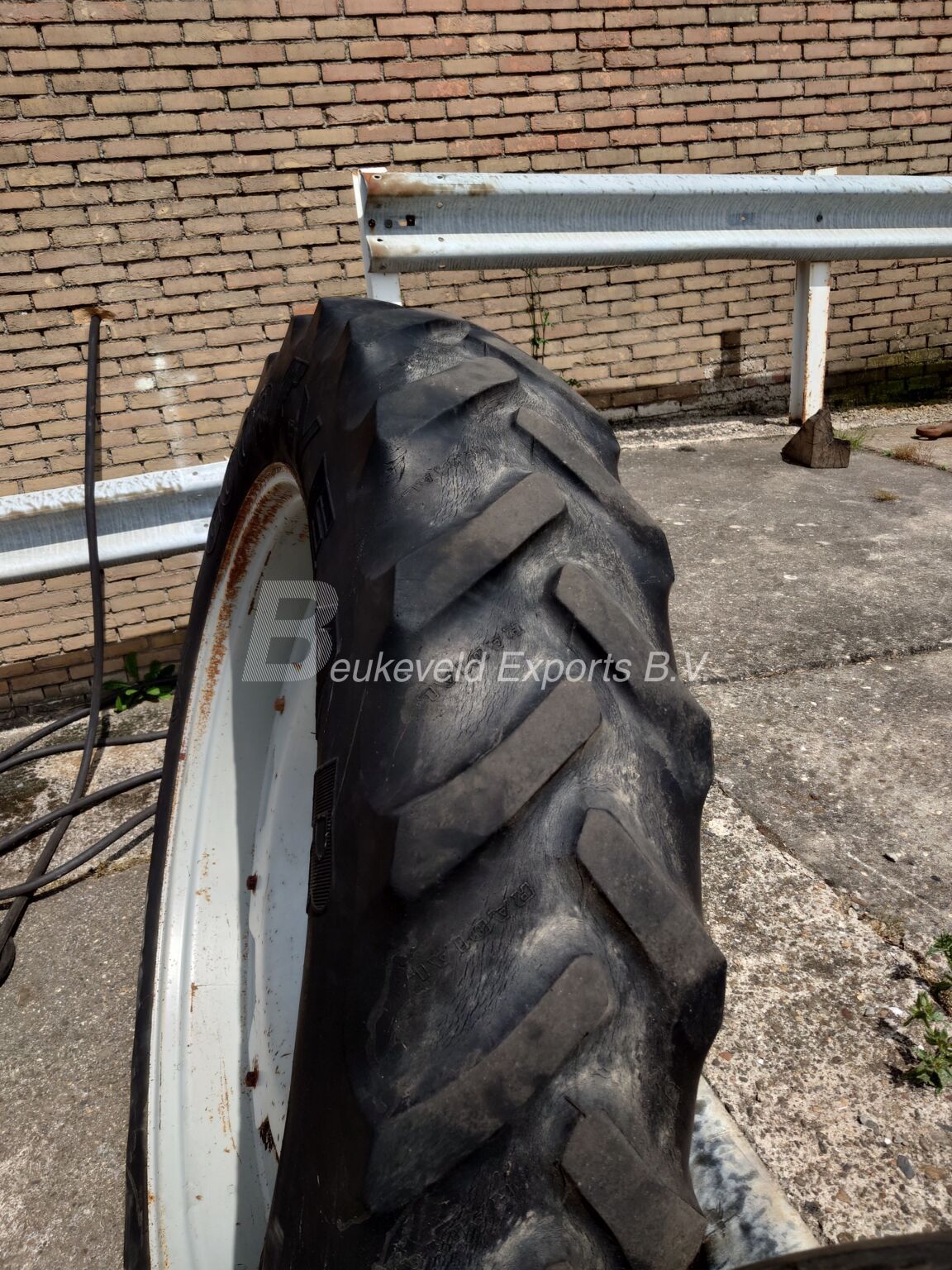 Rowcrop wheels 12.4R32 and 12.4R46 for MF JD (12)