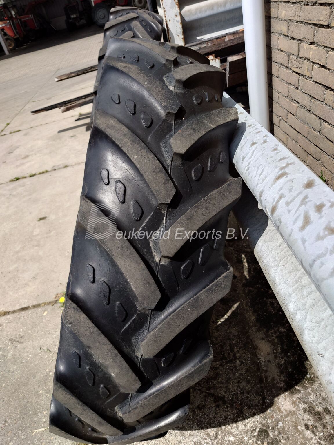 Rowcrop wheels 12.4R32 and 12.4R46 for MF JD (6)