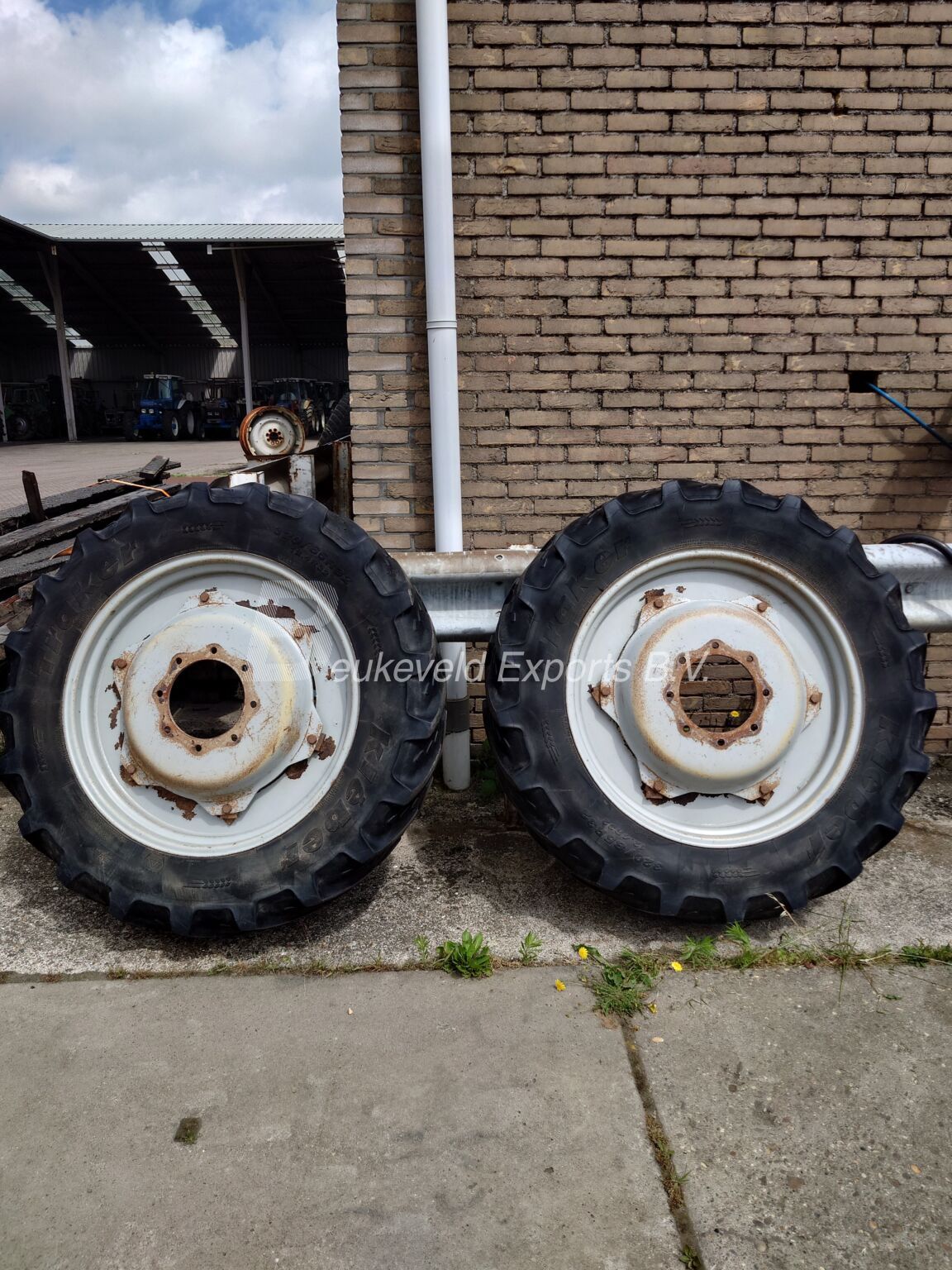 Rowcrop wheels 12.4R32 and 12.4R46 for MF JD (8)