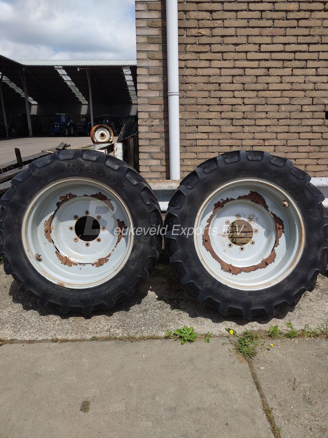 Rowcrop wheels 12.4R32 and 12.4R46 for MF JD (9)